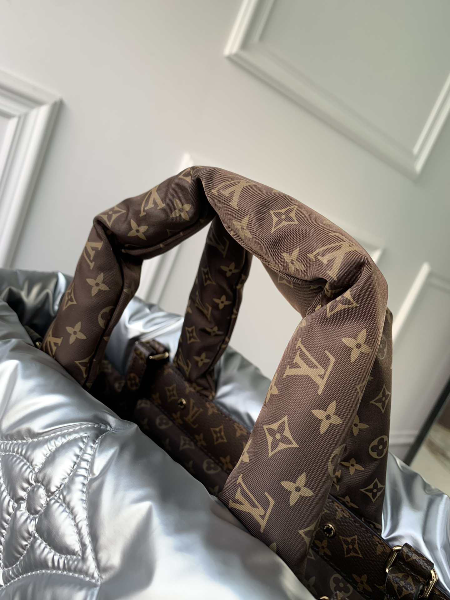 l**is V*t*n onthego handbag-41*34*19cm