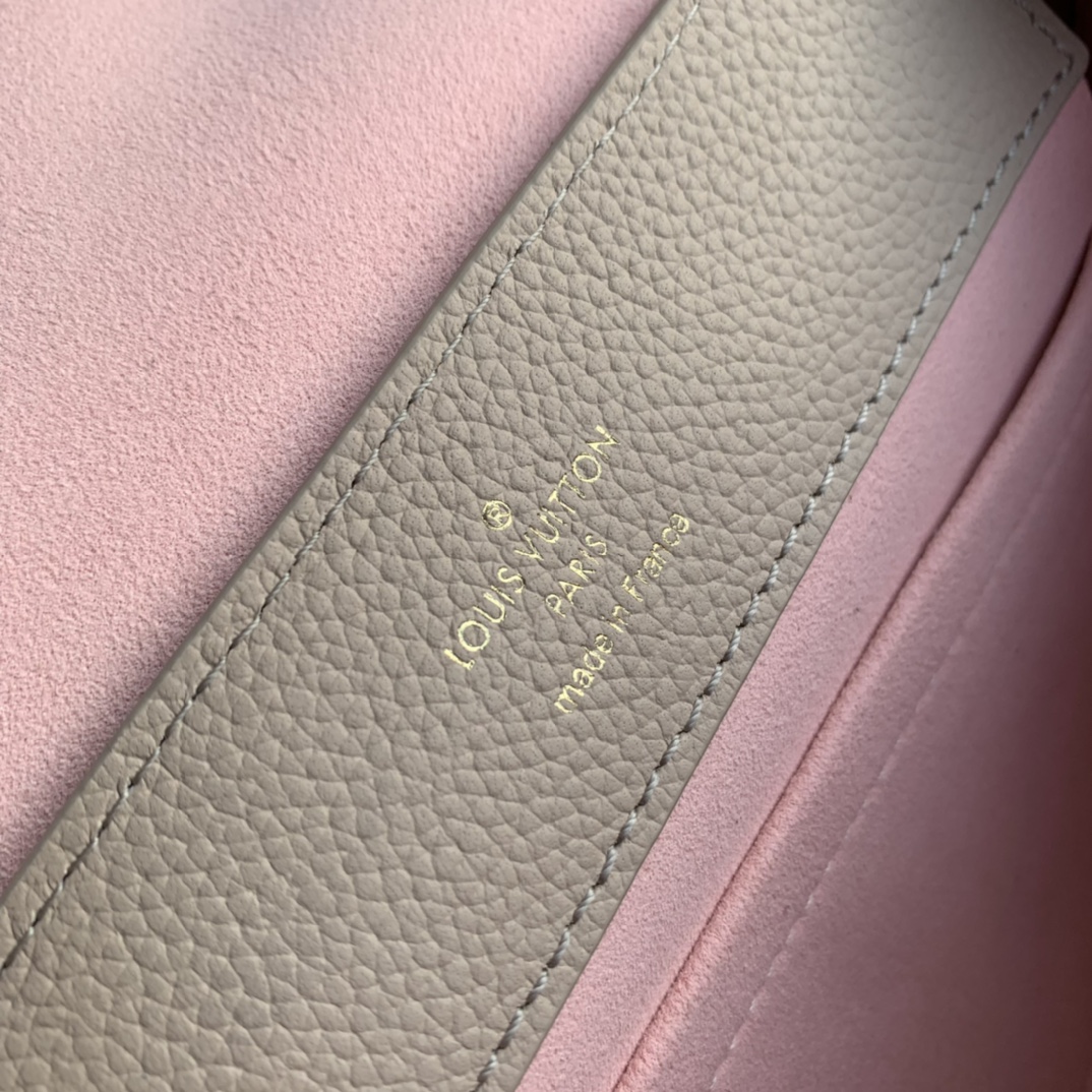 l**is V*t*n lockme ever 23x17x10cm