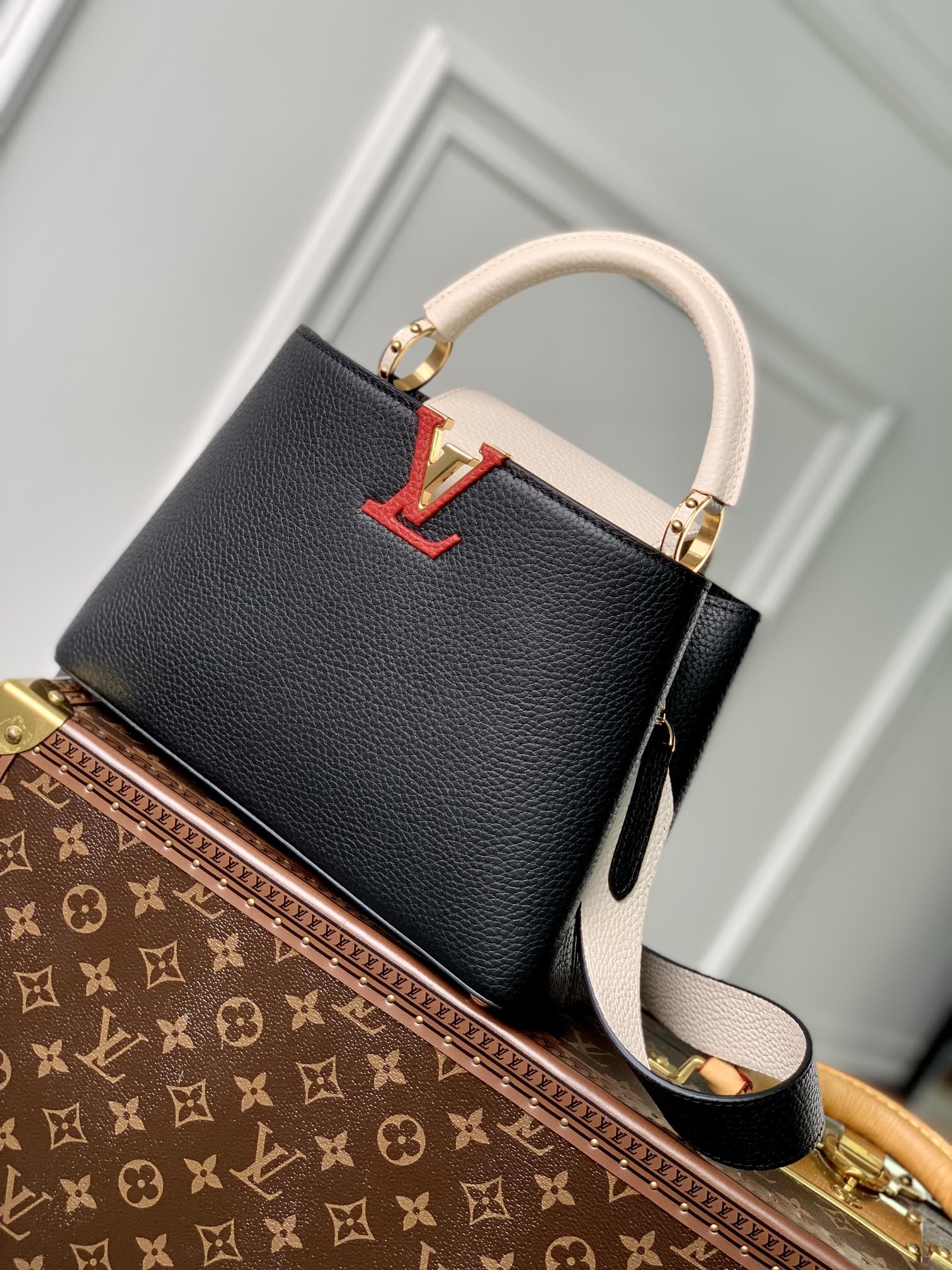 l**is V*t*n capucines bb-27*18*9cm