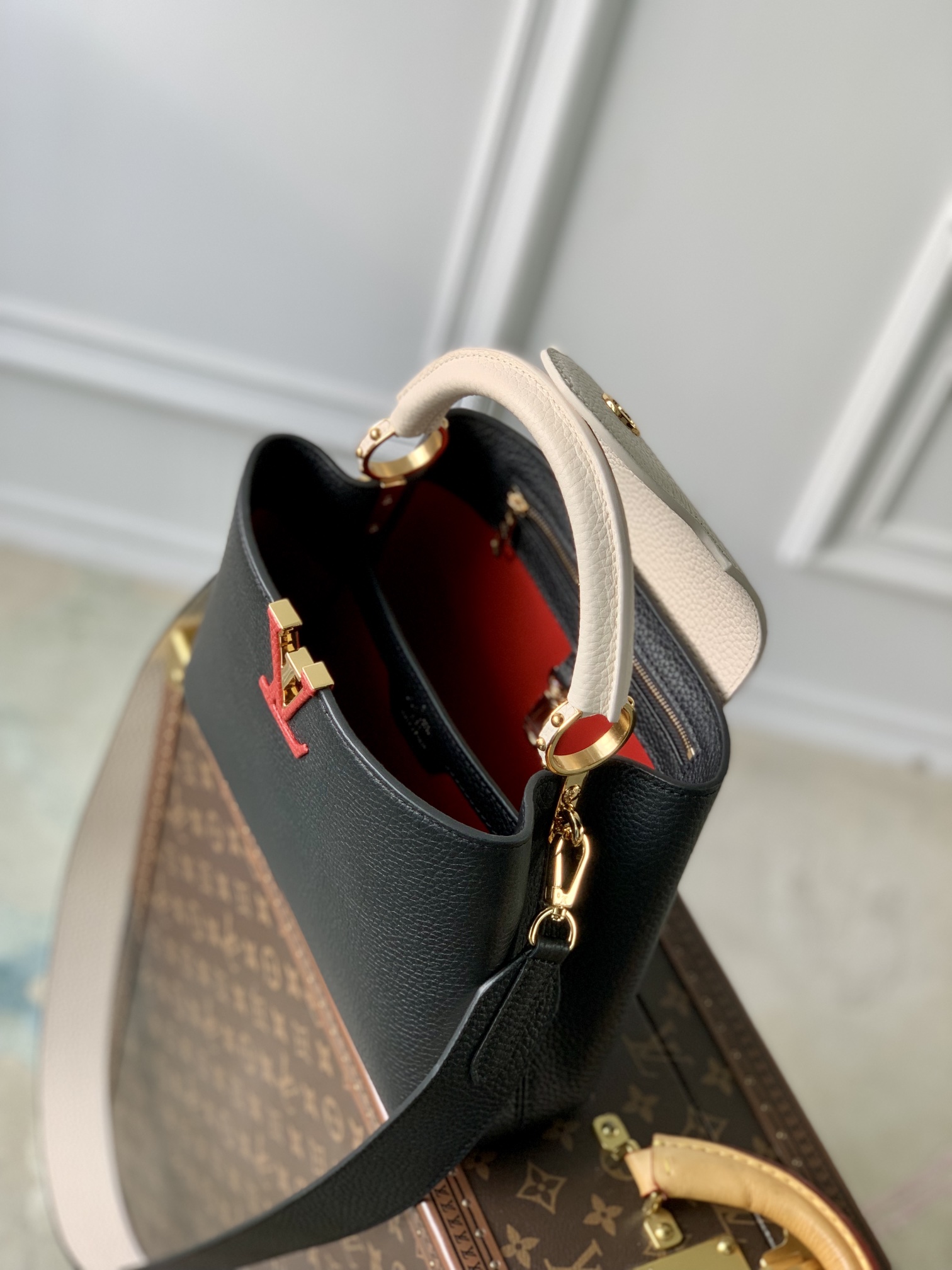 l**is V*t*n capucines bb-27*18*9cm