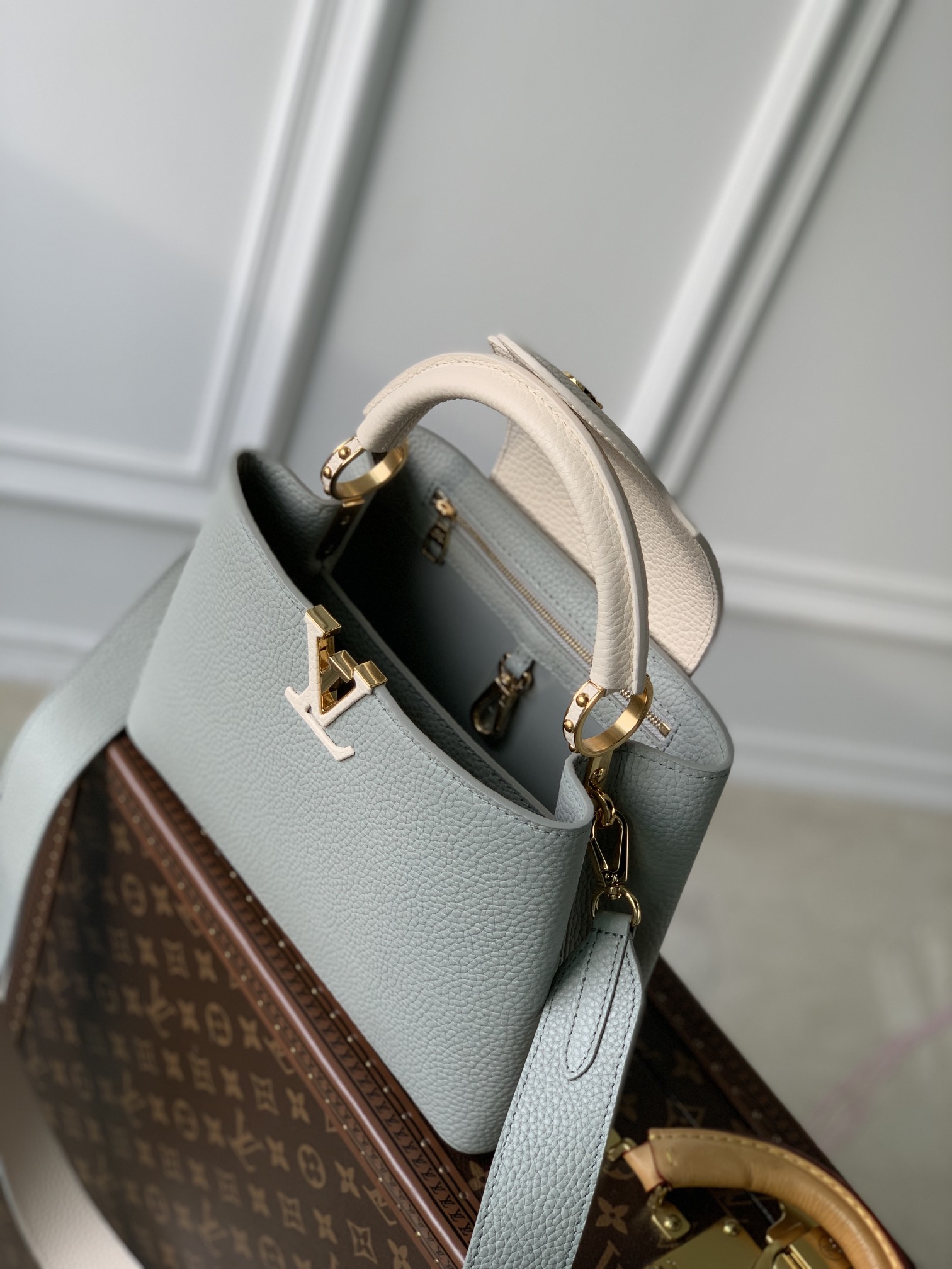 l**is V*t*n capucines bb-27*18*9cm