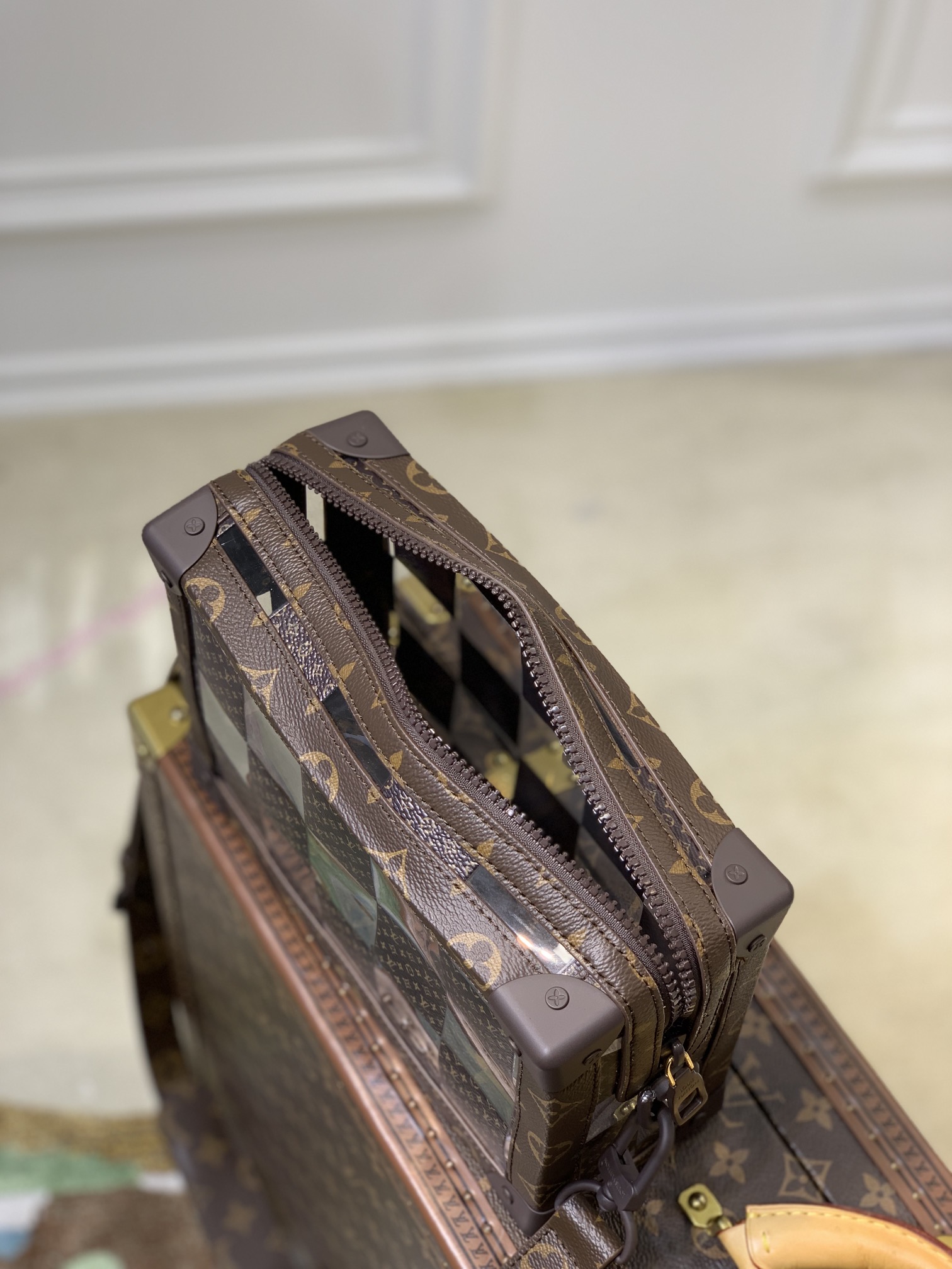 l**is V*t*n soft trunk-m20233-25x17x9.5m