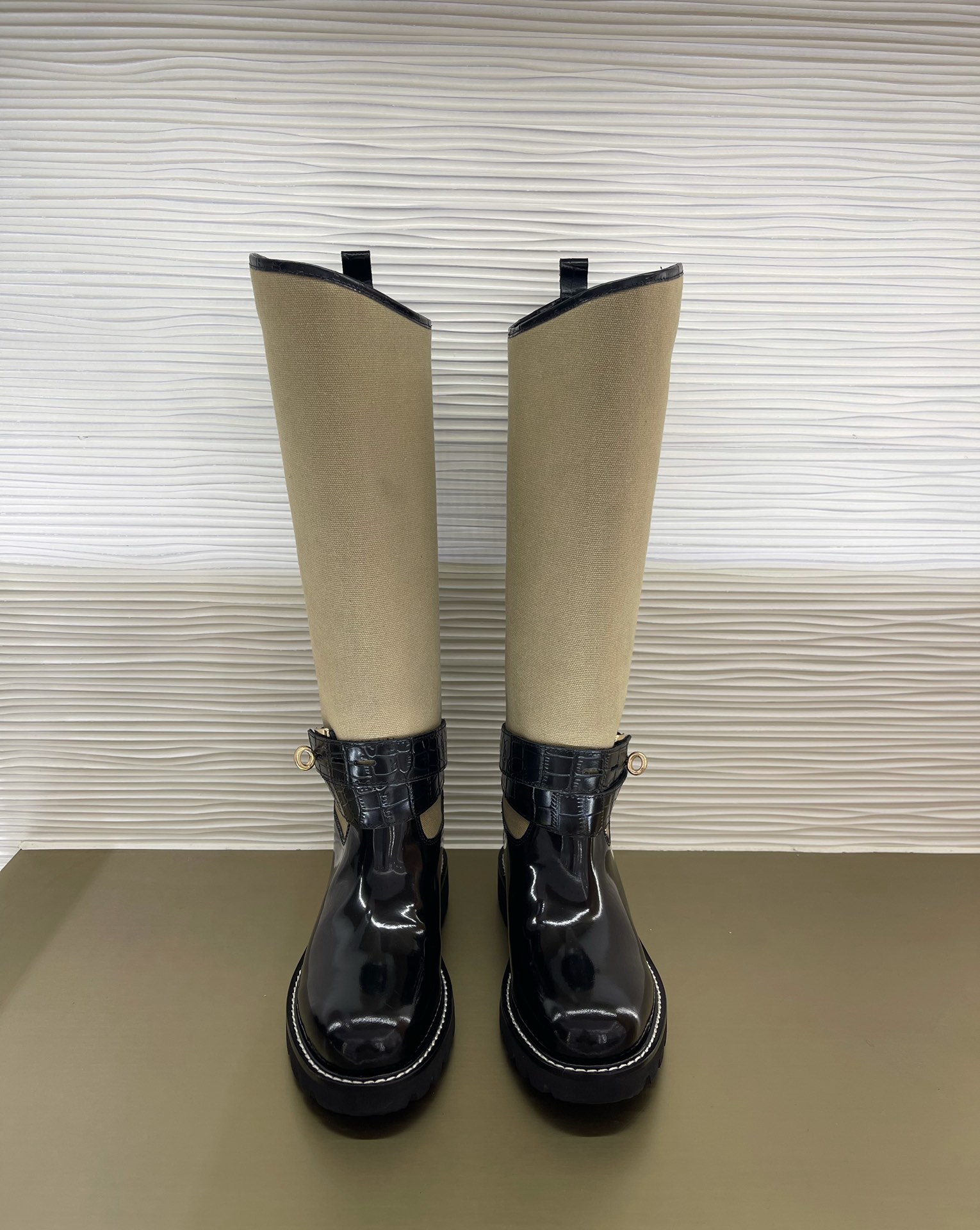 l**is V*t*n boots(eu35-42)
