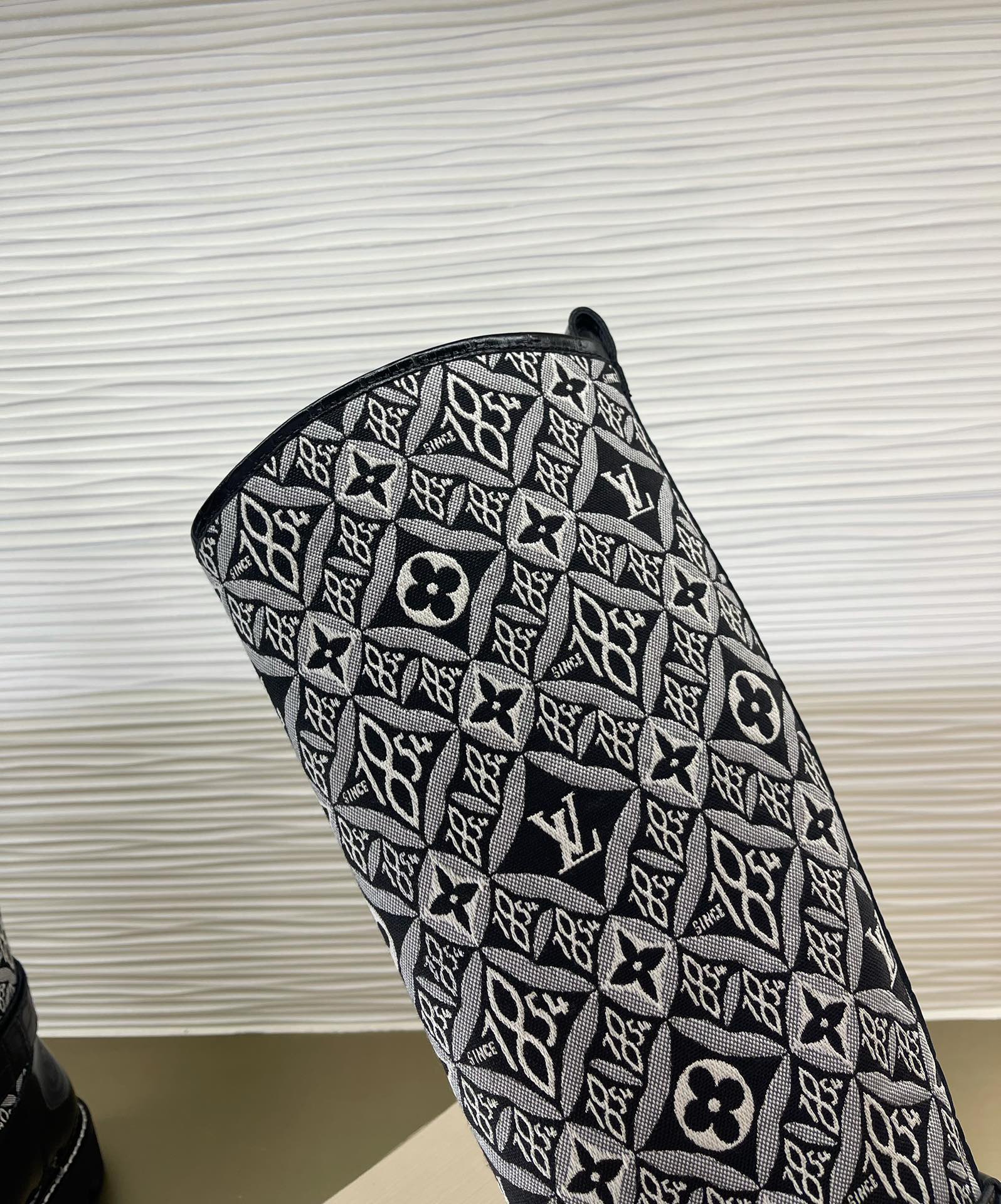 l**is V*t*n boots(eu35-42)