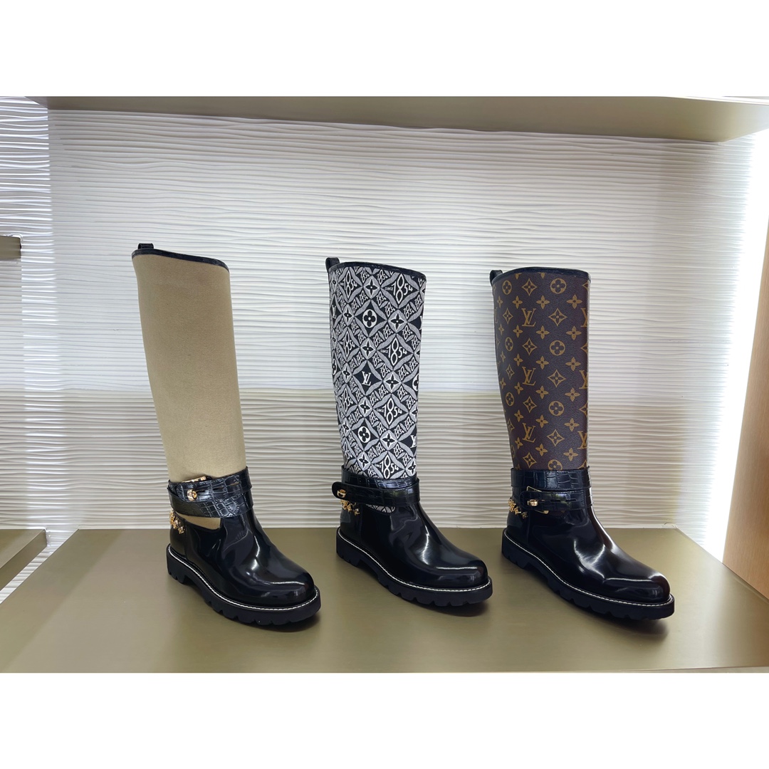 l**is V*t*n boots(eu35-42)