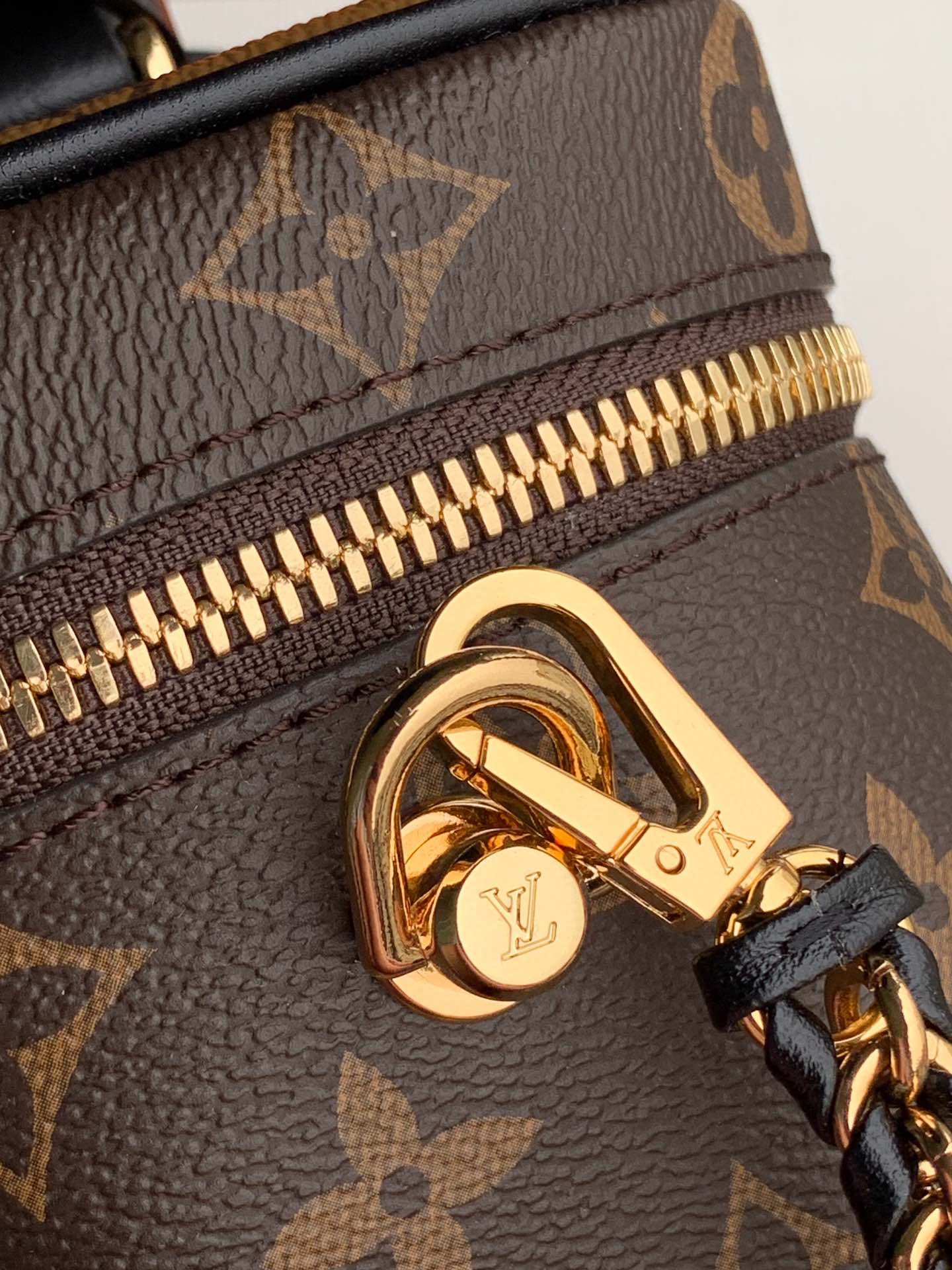 l**is V*t*n vanity-14*19*10cm