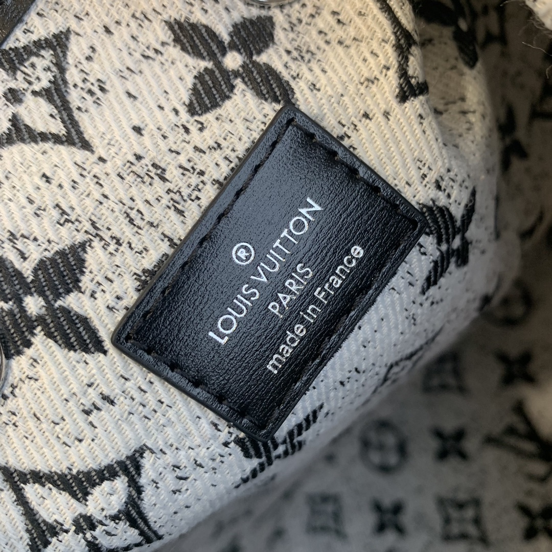 l**is V*t*n onthego handbag-35*27*14cm