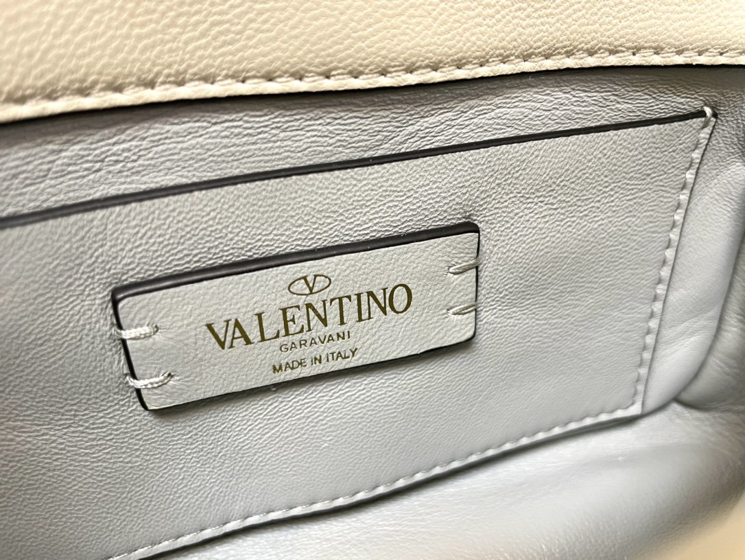 Valentin0 Garavani Roman Stud-Mini Size-19x13x6CM