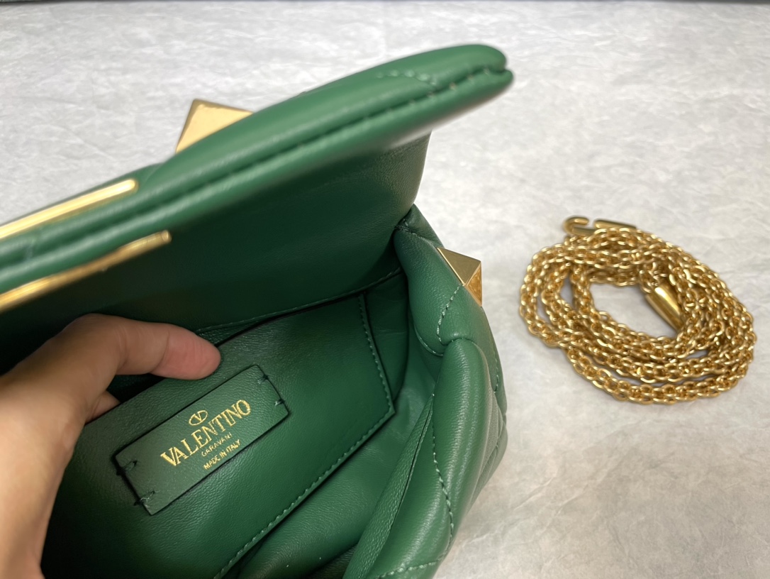 Valentin0 Garavani Roman Stud-Mini Size-19x13x6CM