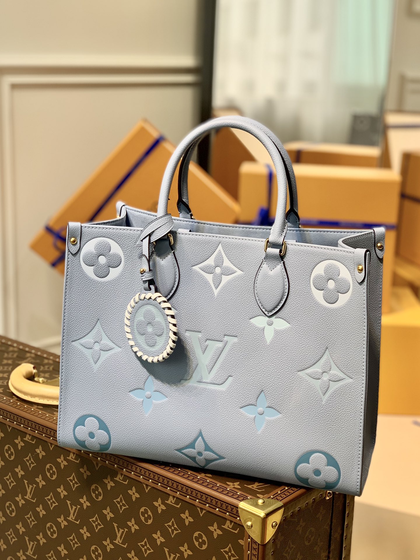 l**is V*t*n small onthego handbag-35*28*15cm