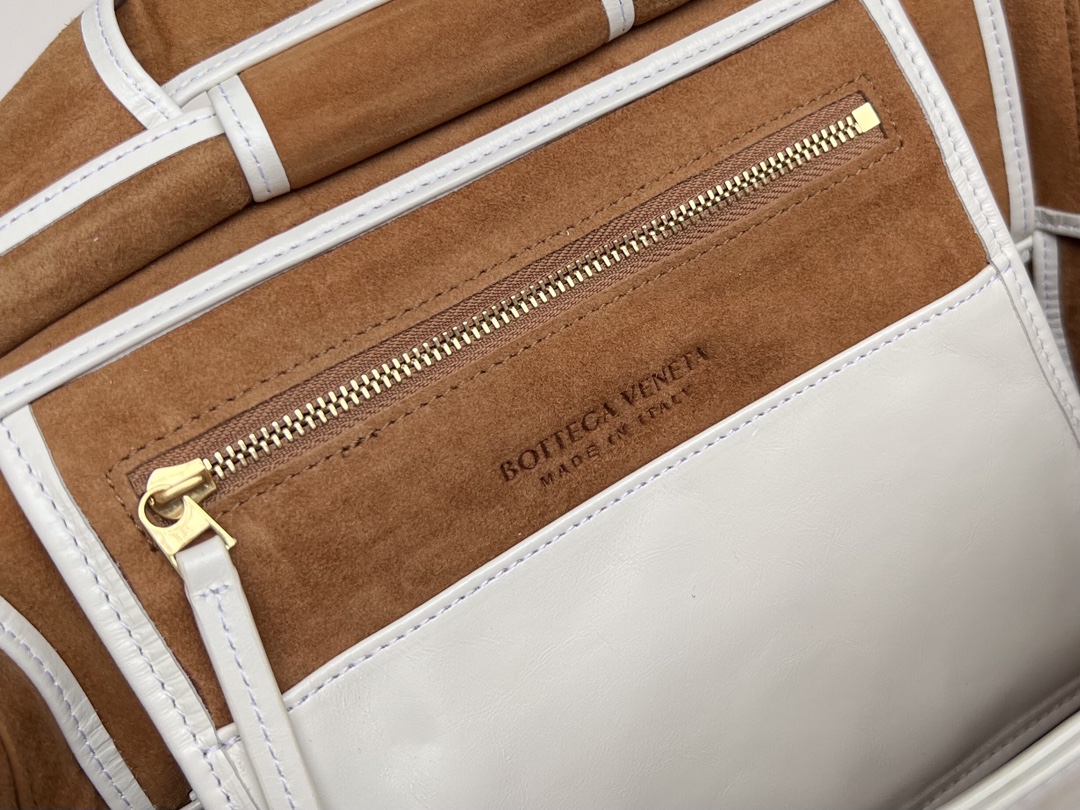 Bo*te*ga ve*ne*ta arco bag-23x21x9cm