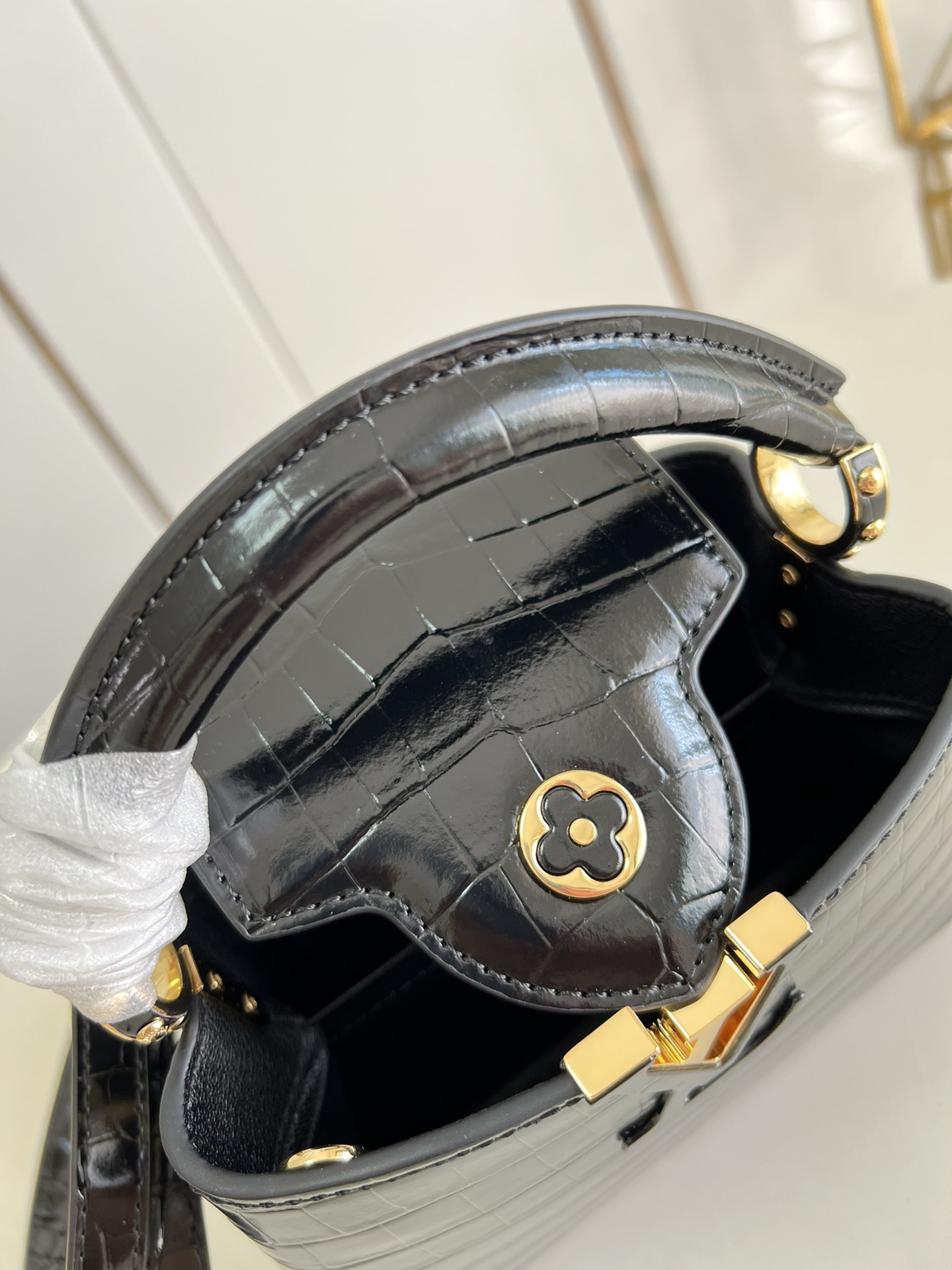 l**is V*t*n mini capucines handlebag-21*14*8cm