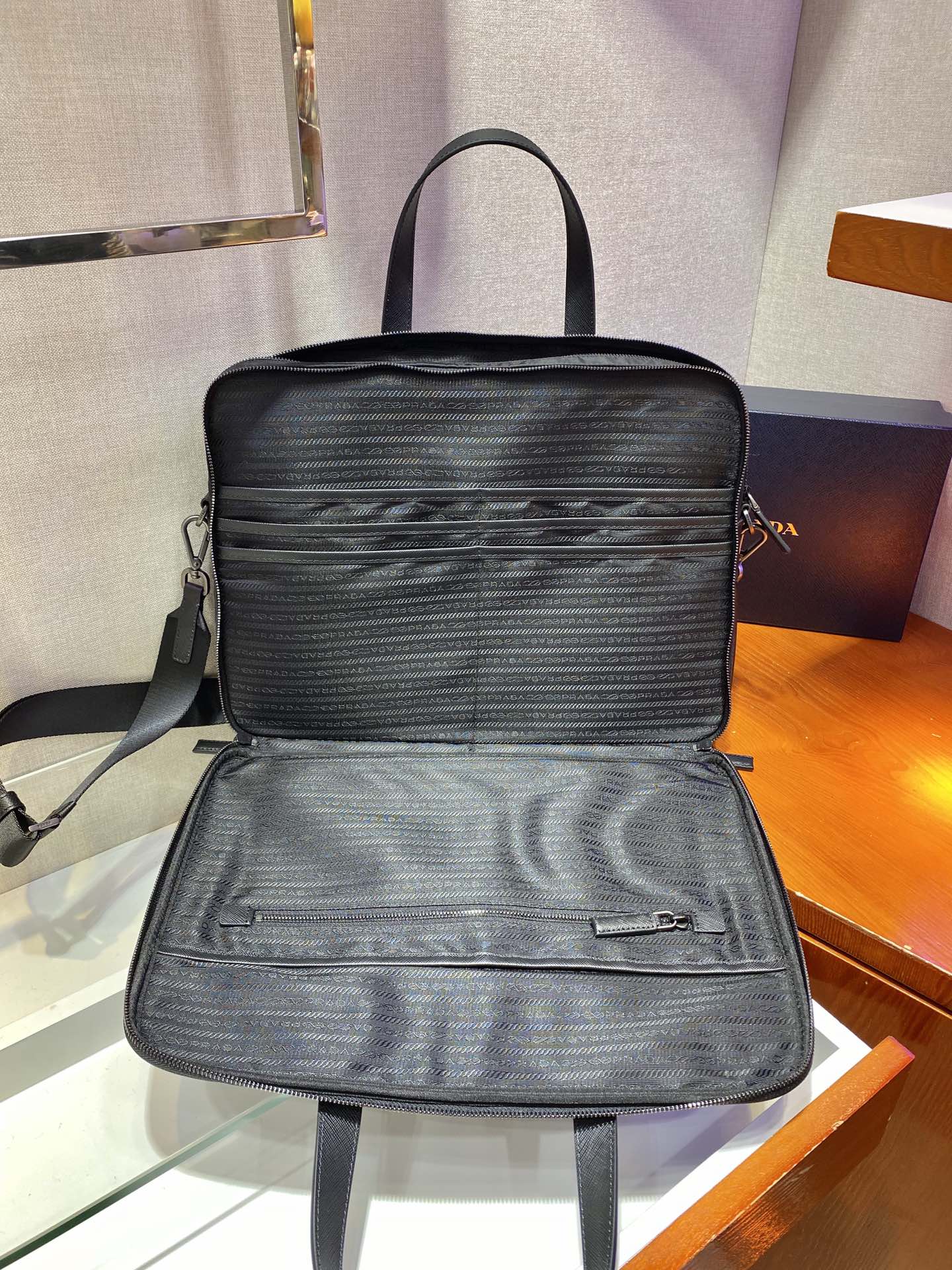 Pra*a 2ve005 briefcase -38*28*6.5cm