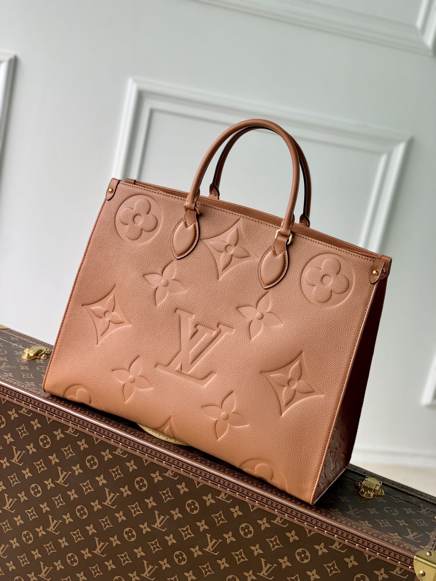 l**is V*t*n onthego handbag-41*34*19cm