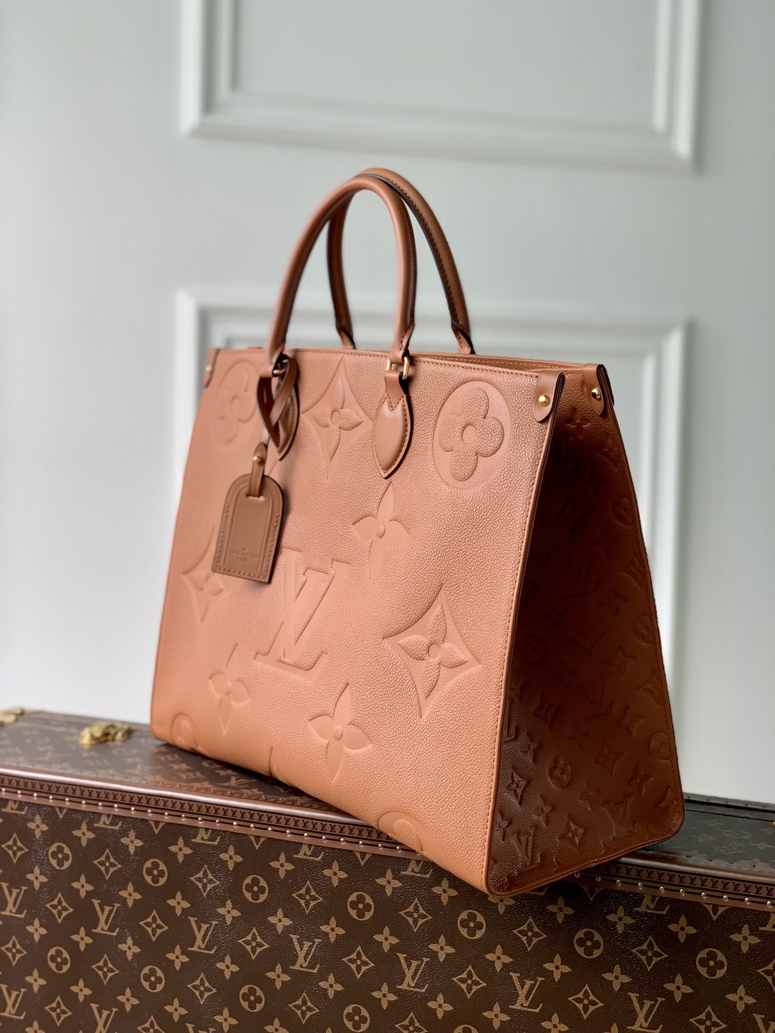 l**is V*t*n onthego handbag-41*34*19cm