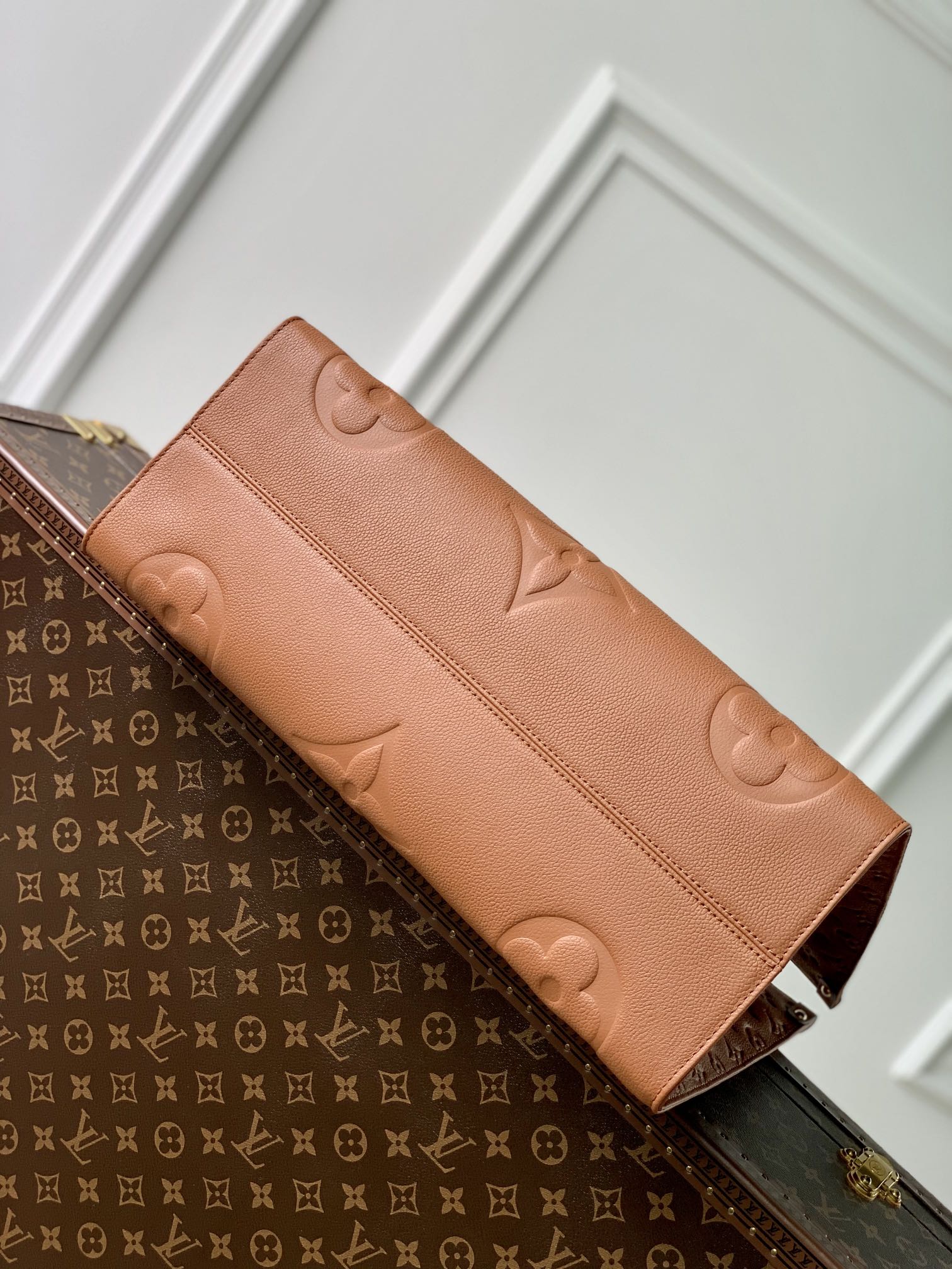 l**is V*t*n onthego handbag-41*34*19cm