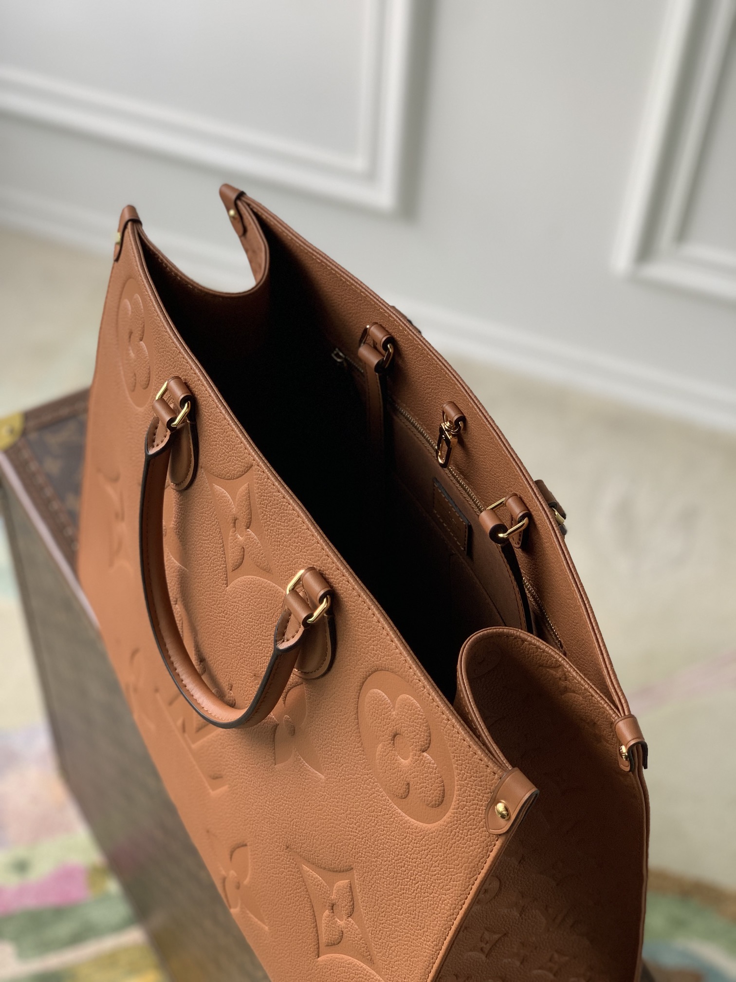 l**is V*t*n onthego handbag-41*34*19cm