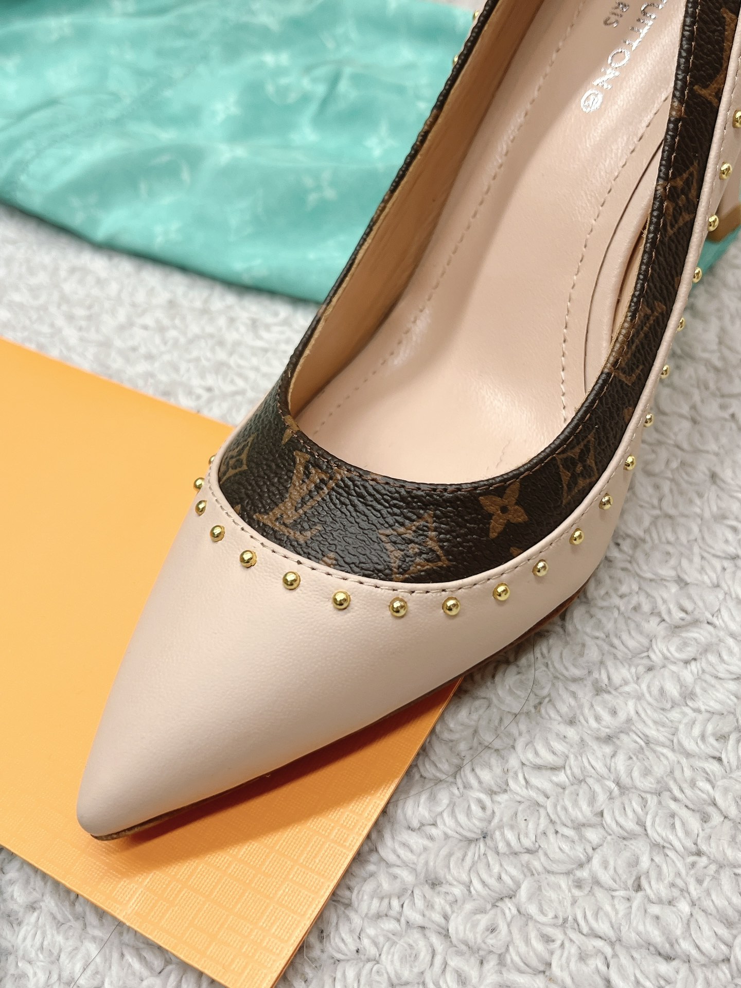l**is V*t*n heel-10.5cm
