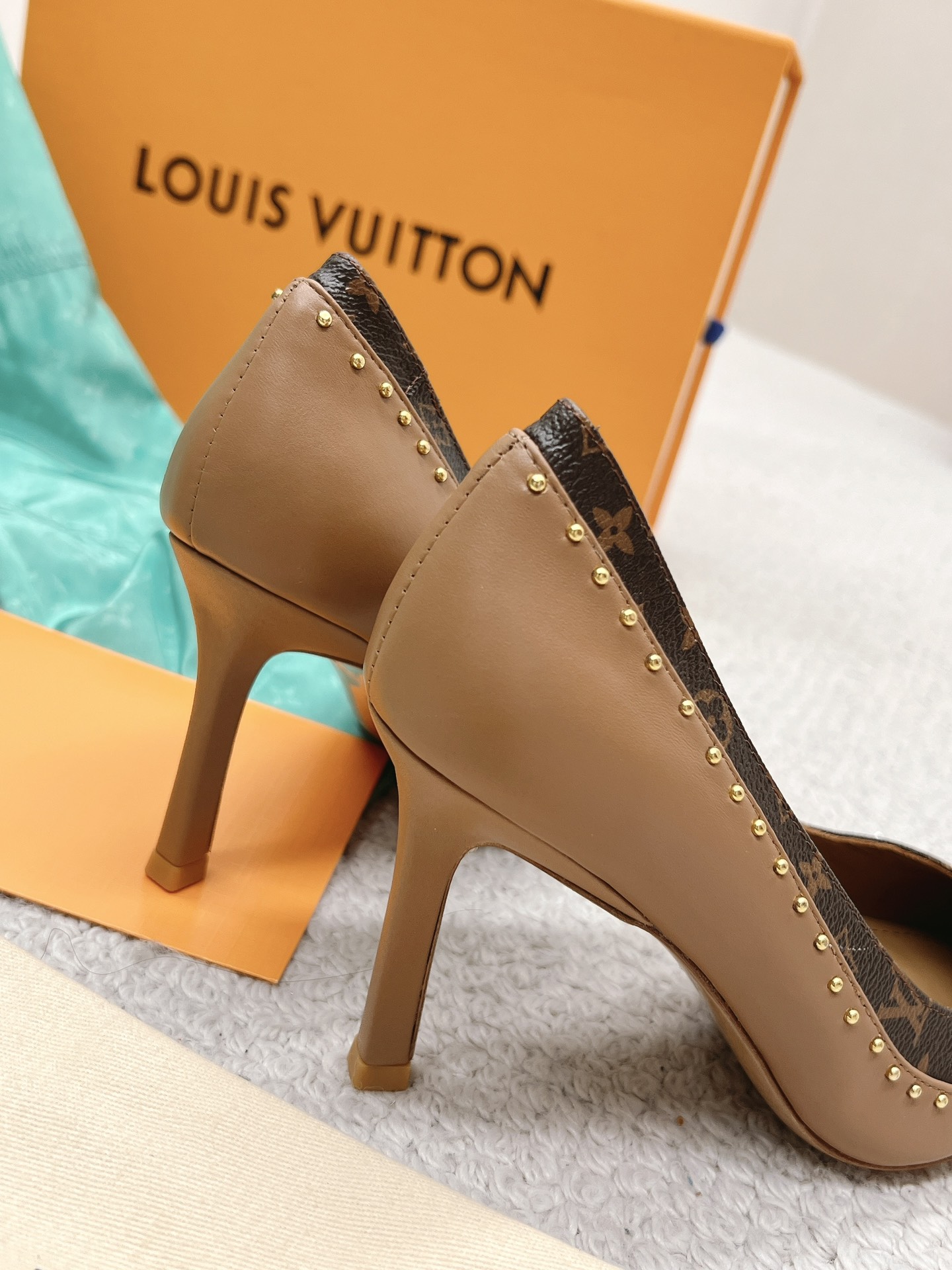 l**is V*t*n heel-10.5cm