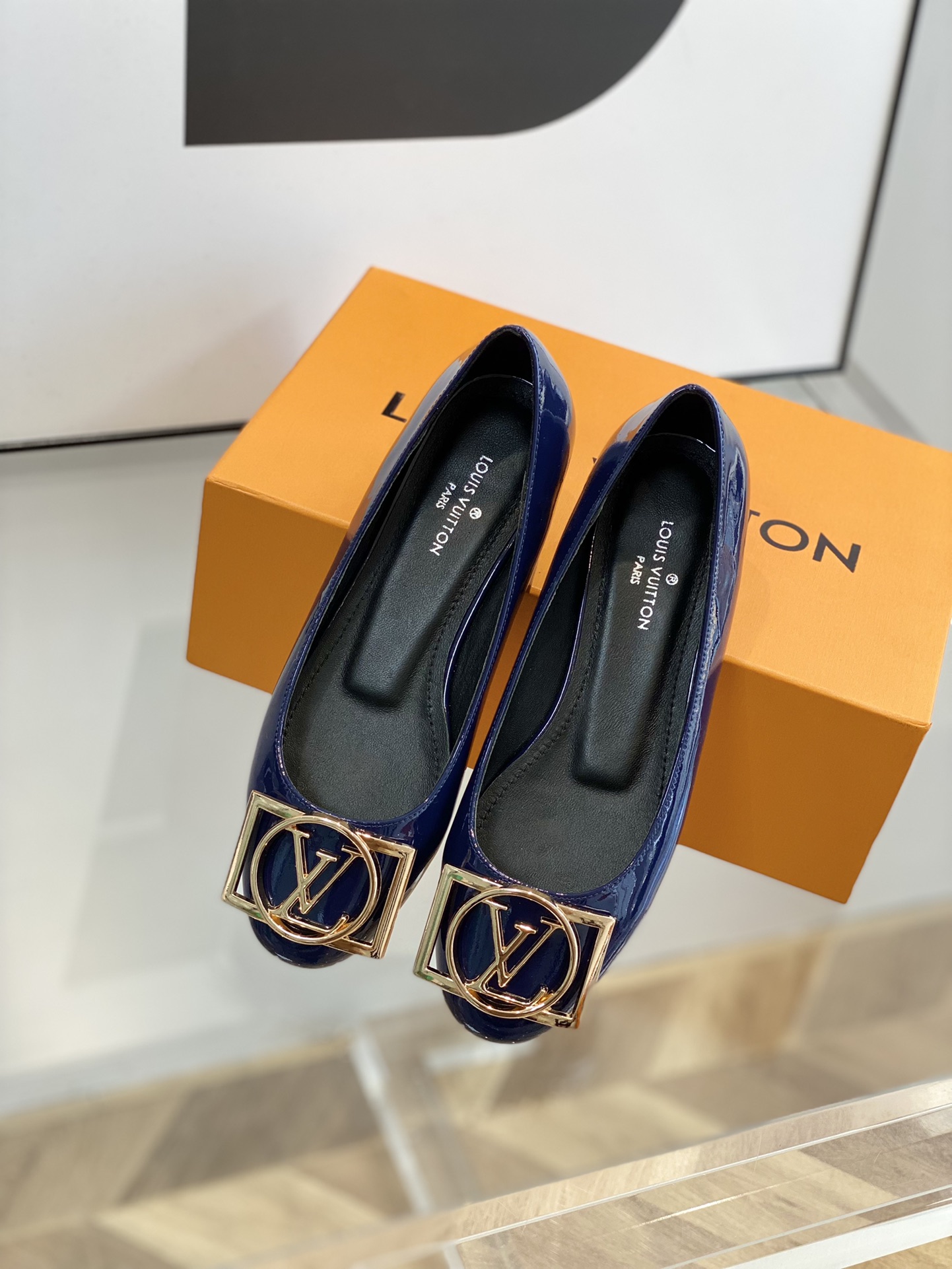 l**is V*t*n pumps