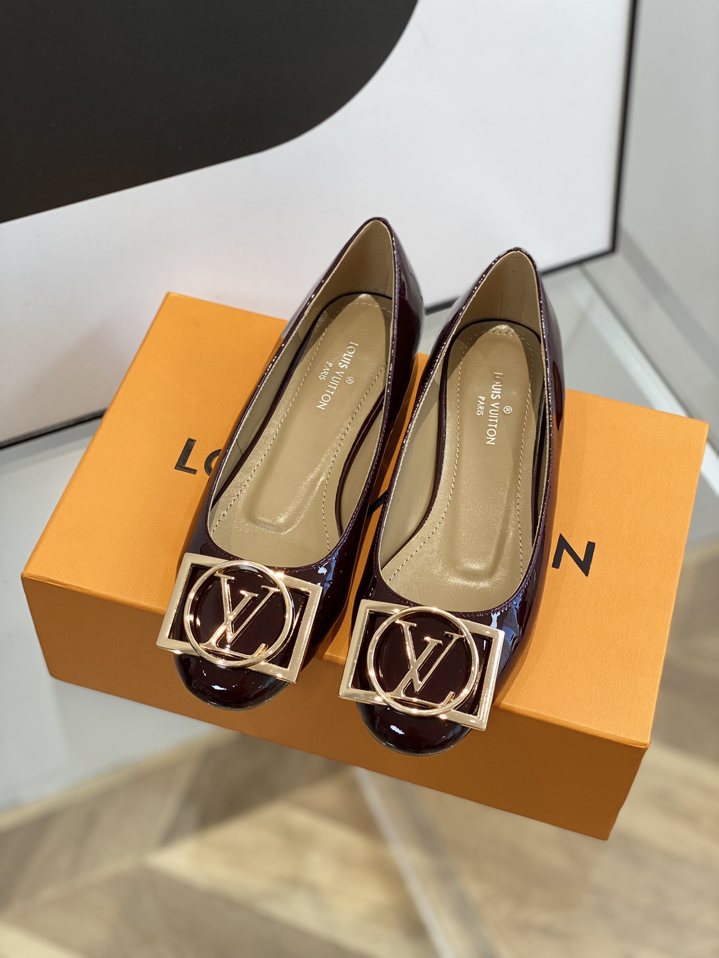 l**is V*t*n pumps