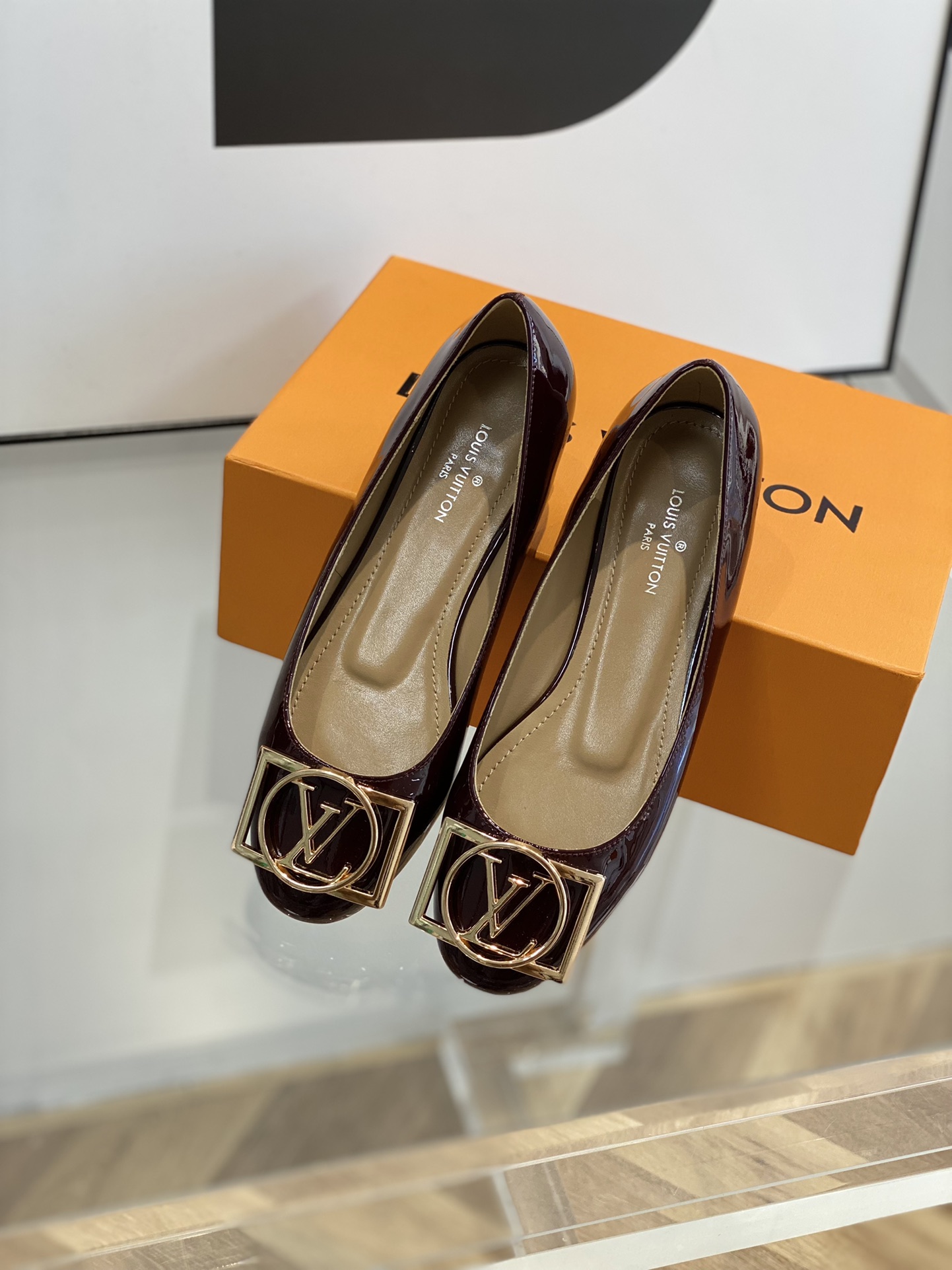 l**is V*t*n pumps