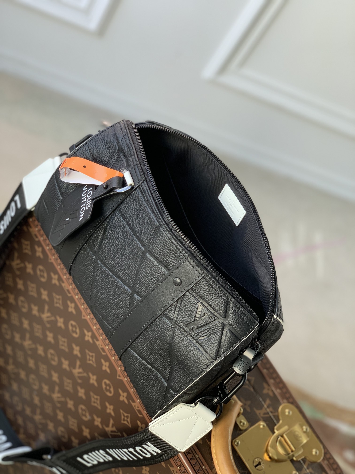 l**is V*t*n city keepall-27x17x13cm