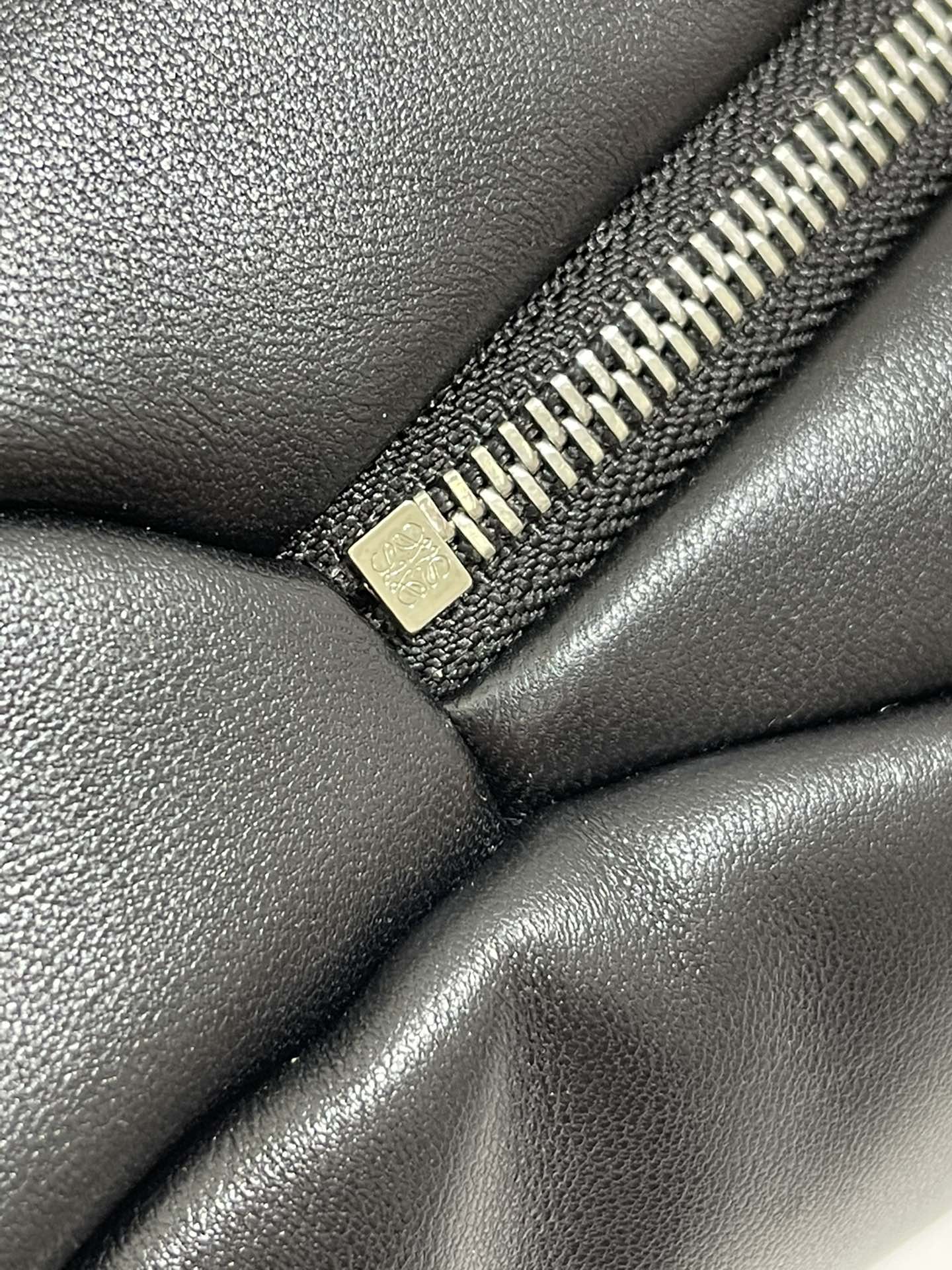 Loewe Puzzle Puffer Hobo Bag-31*16*13CM