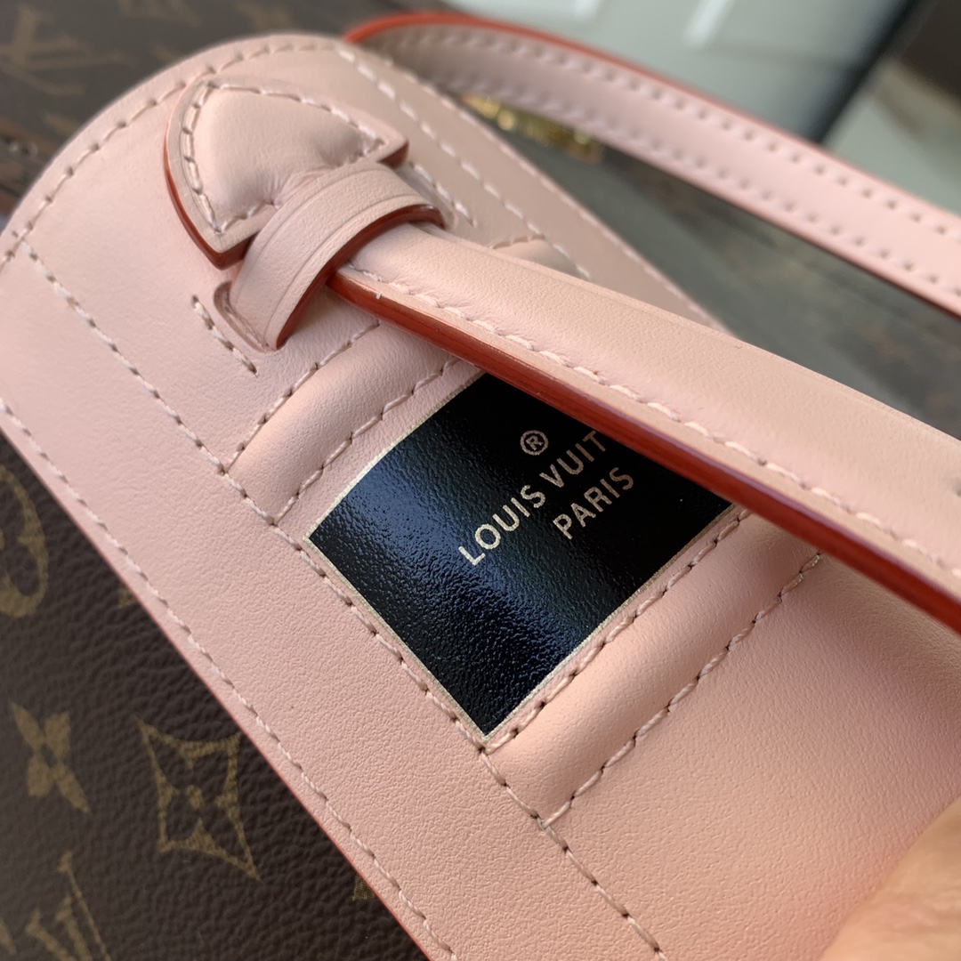 l**is V*t*n book chain wallet-20 x 14 x 4cm