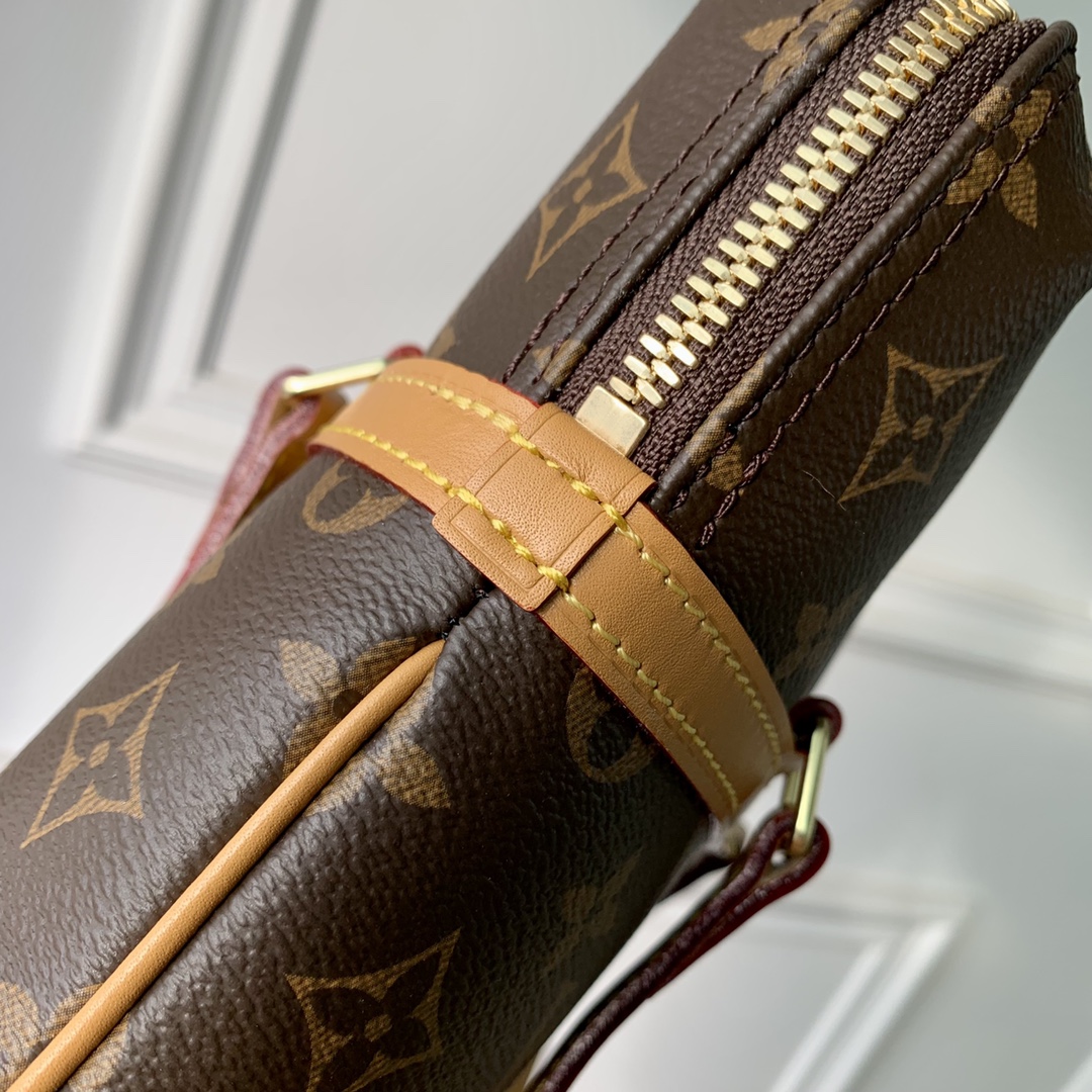 l**is V*t*n vintage coussin bag-26×27cm