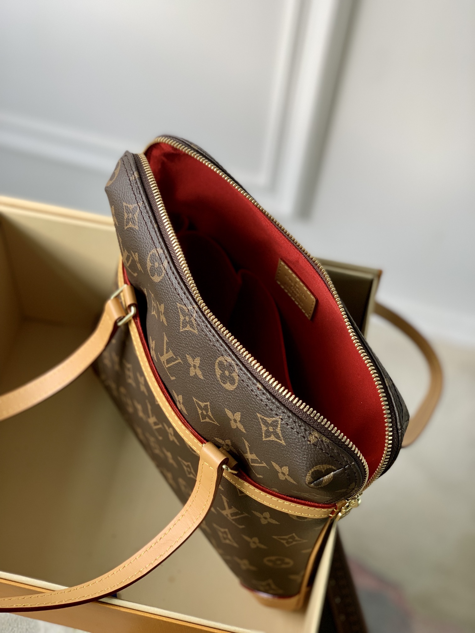 l**is V*t*n vintage coussin bag-26×27cm