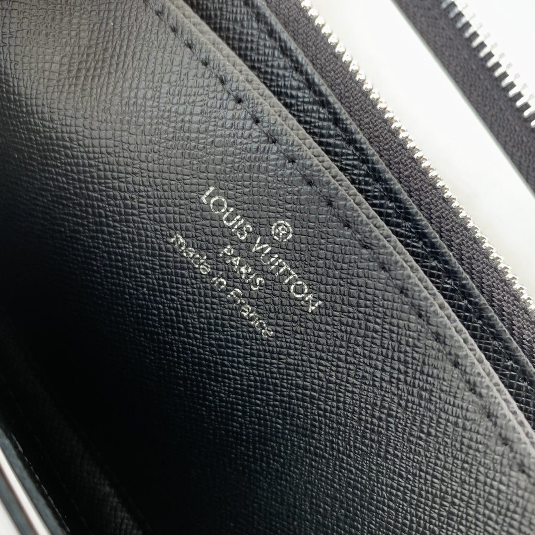 l**is V*t*n zippy wallet m81858-19.5 10.5 2.5cm