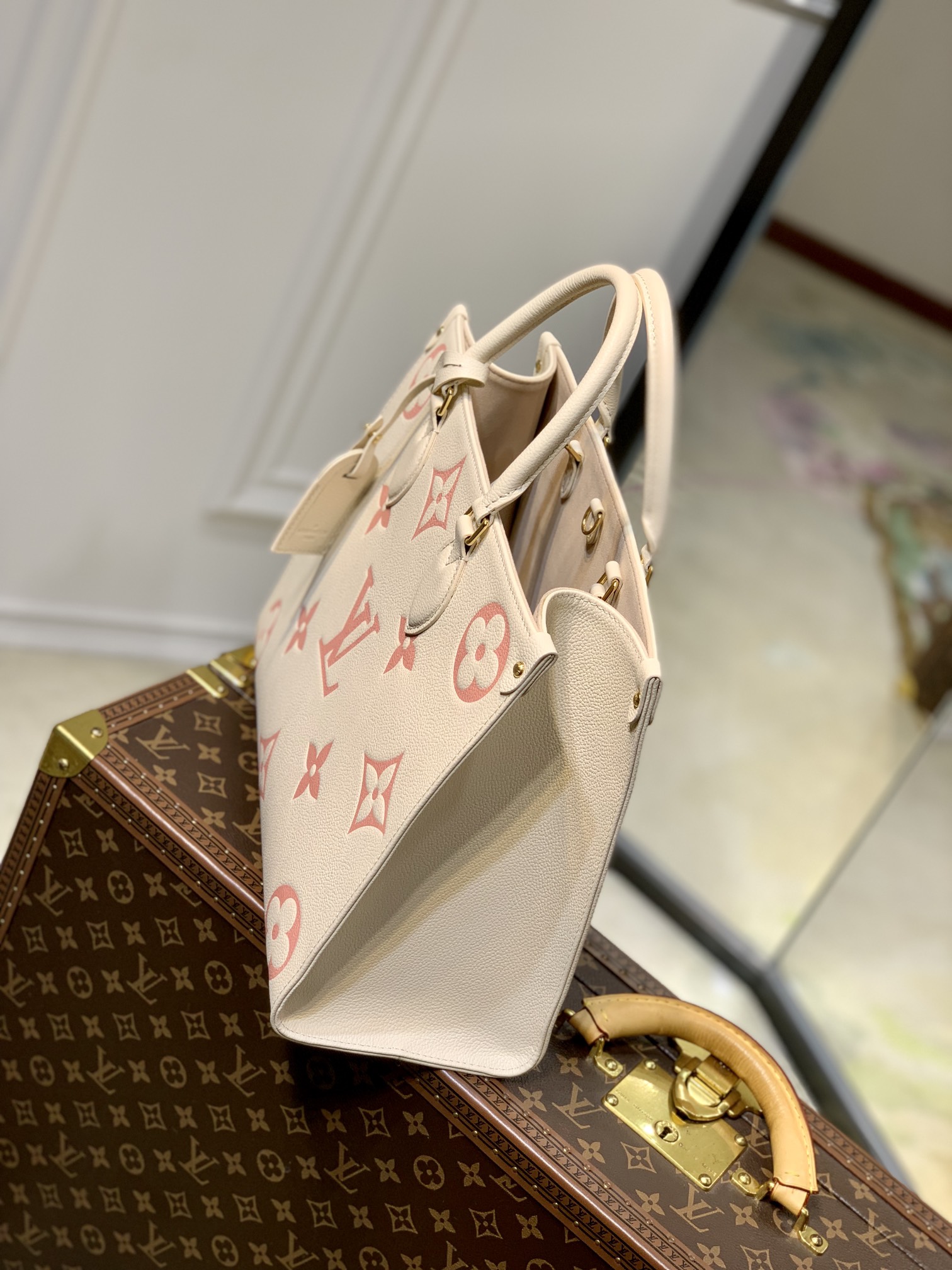 l**is V*t*n x ykonthego handbag-35 x 27 x 14 cm