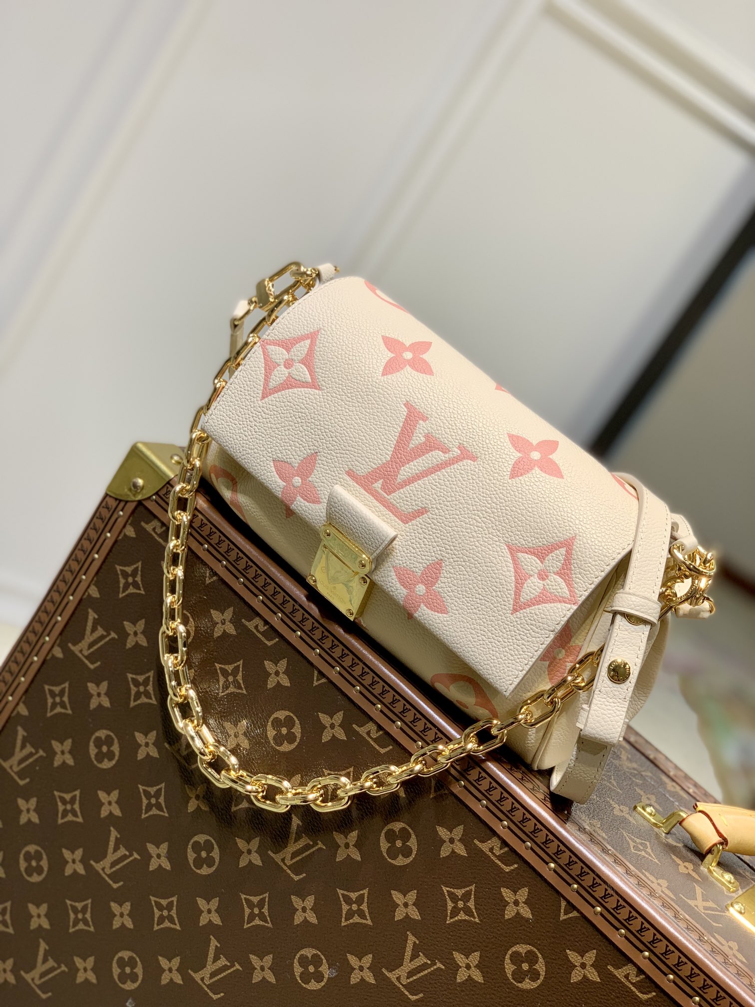 l**is V*t*n favorite m46393-24 x 14 x 9cm
