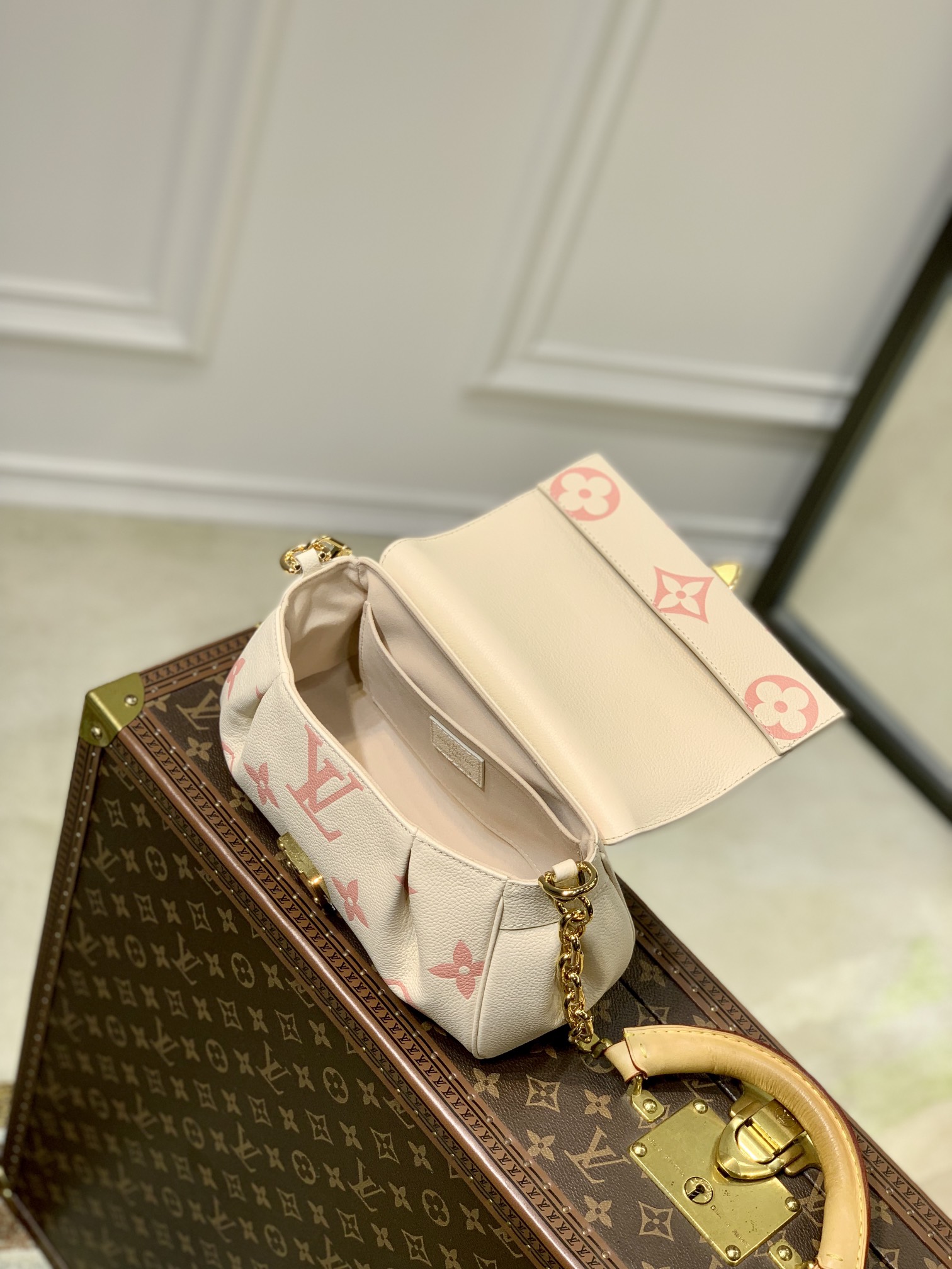 l**is V*t*n favorite m46393-24 x 14 x 9cm