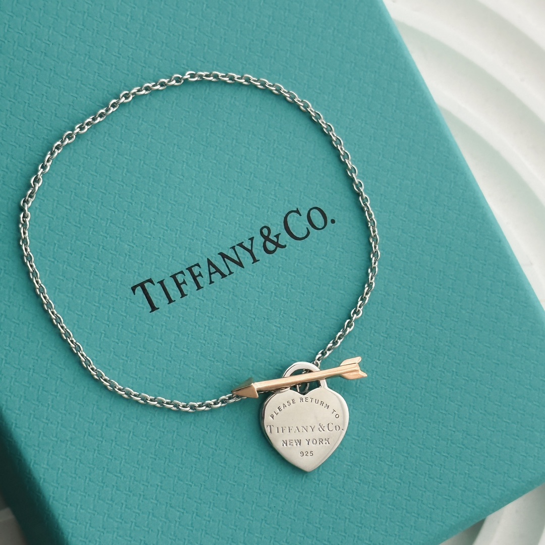 T*f*ny bracelet