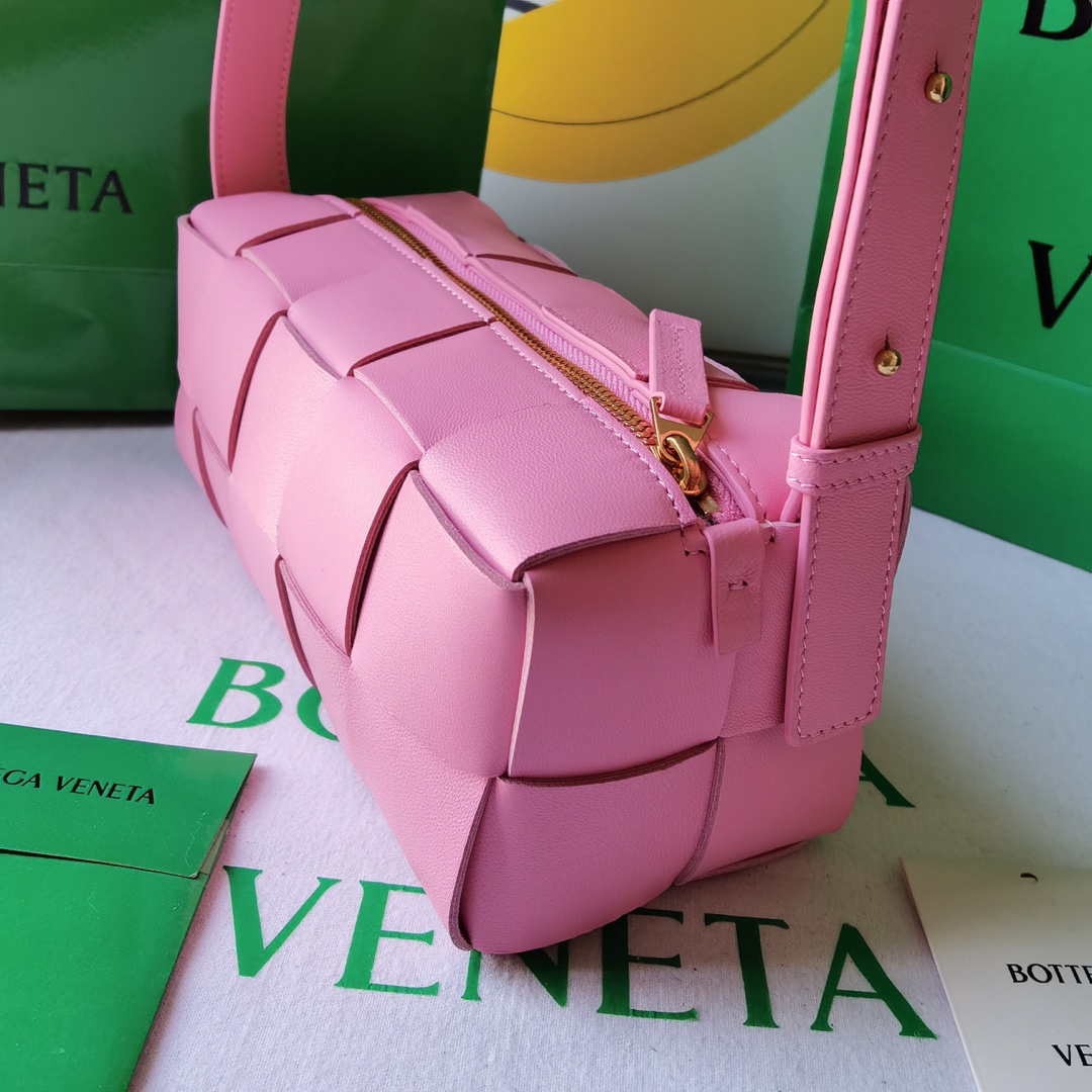 Bo*te*ga ve*ne*ta cassette bag-23.5x10x20cm