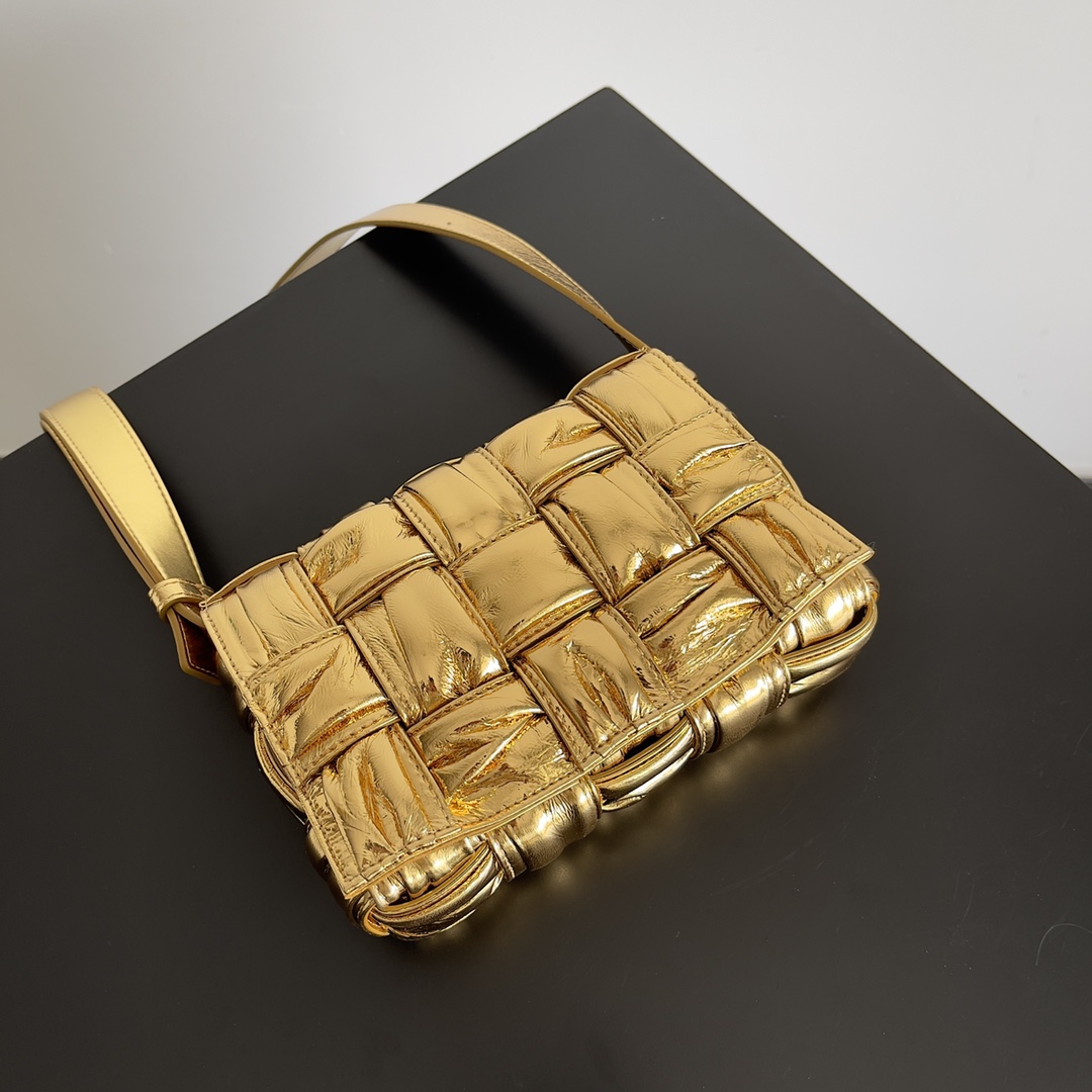 Bo*te*ga ve*ne*ta cassette bag-19*4*12cm