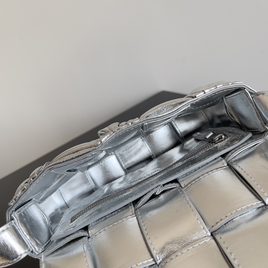 Bo*te*ga ve*ne*ta cassette bag-19*4*12cm