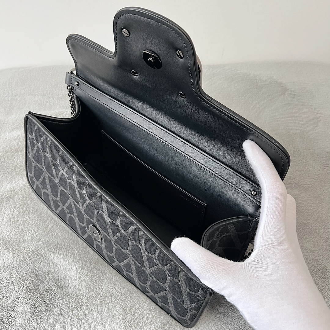 Valentino Garavani Loc-27*13*6CM