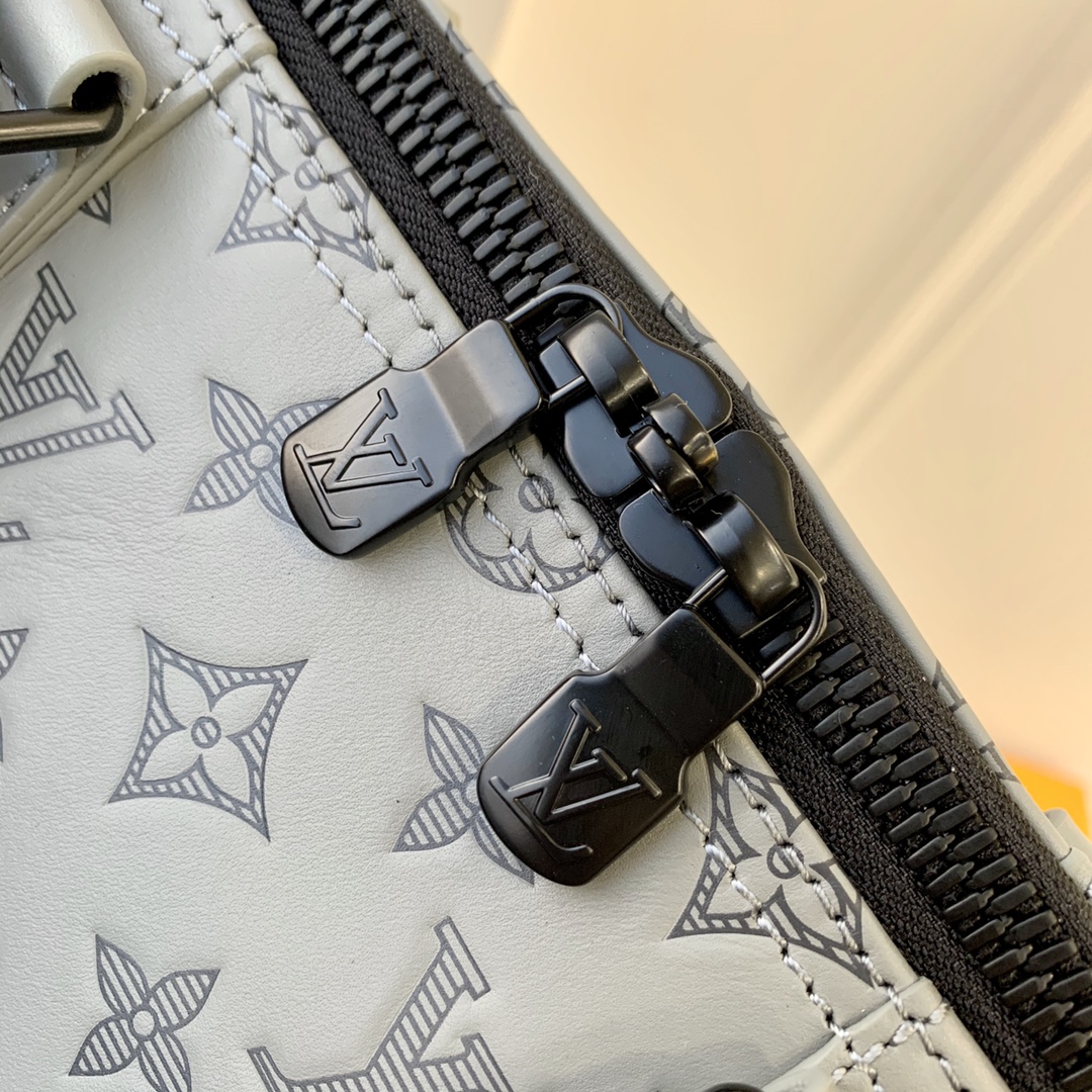 l**is V*t*n keepall bandouliÈre- 50 x 29 x 23cm