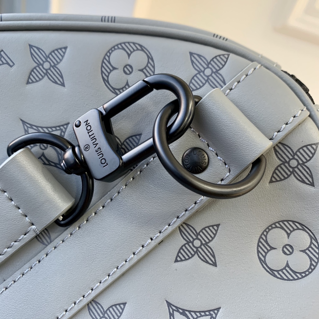 l**is V*t*n keepall bandouliÈre- 50 x 29 x 23cm