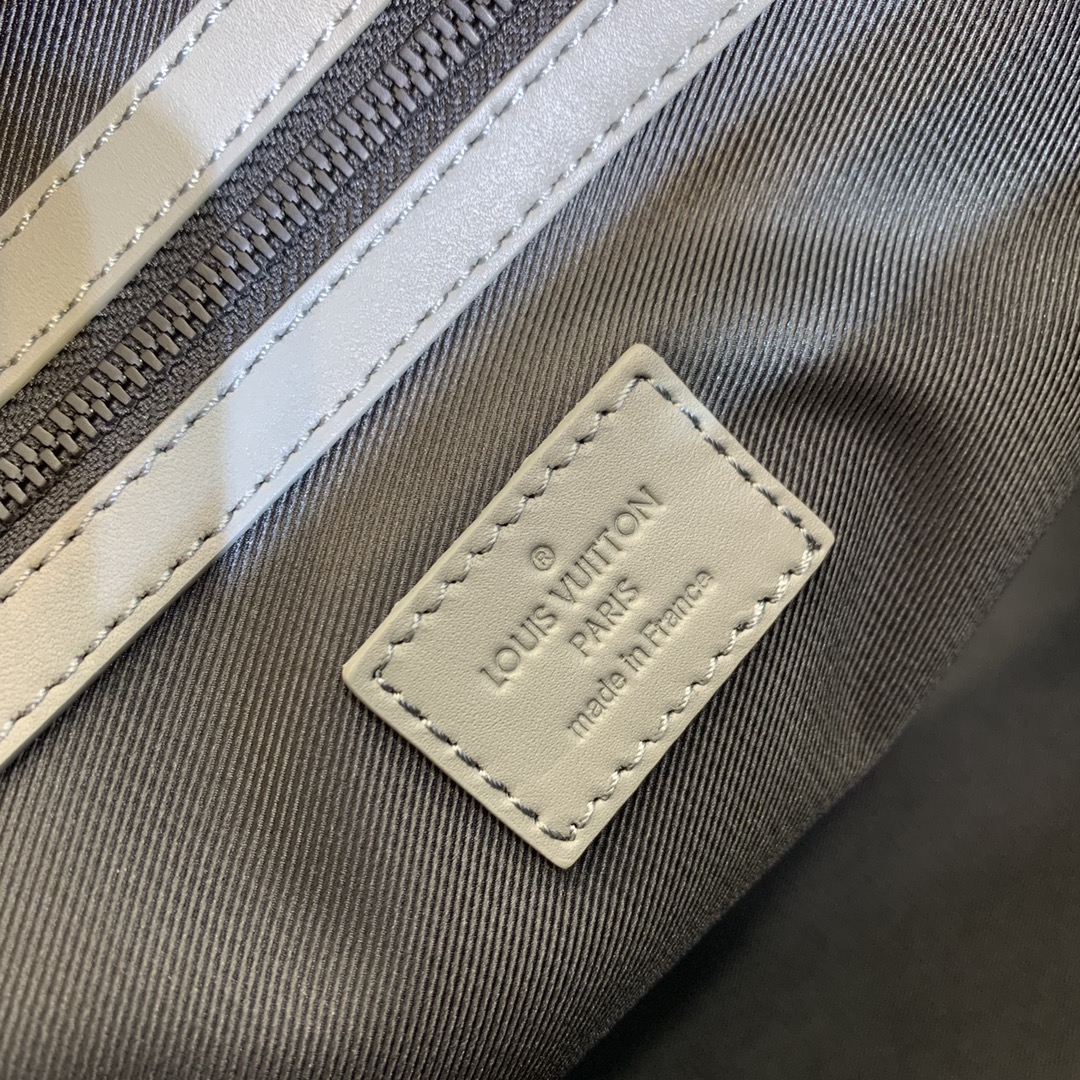 l**is V*t*n keepall bandouliÈre- 50 x 29 x 23cm