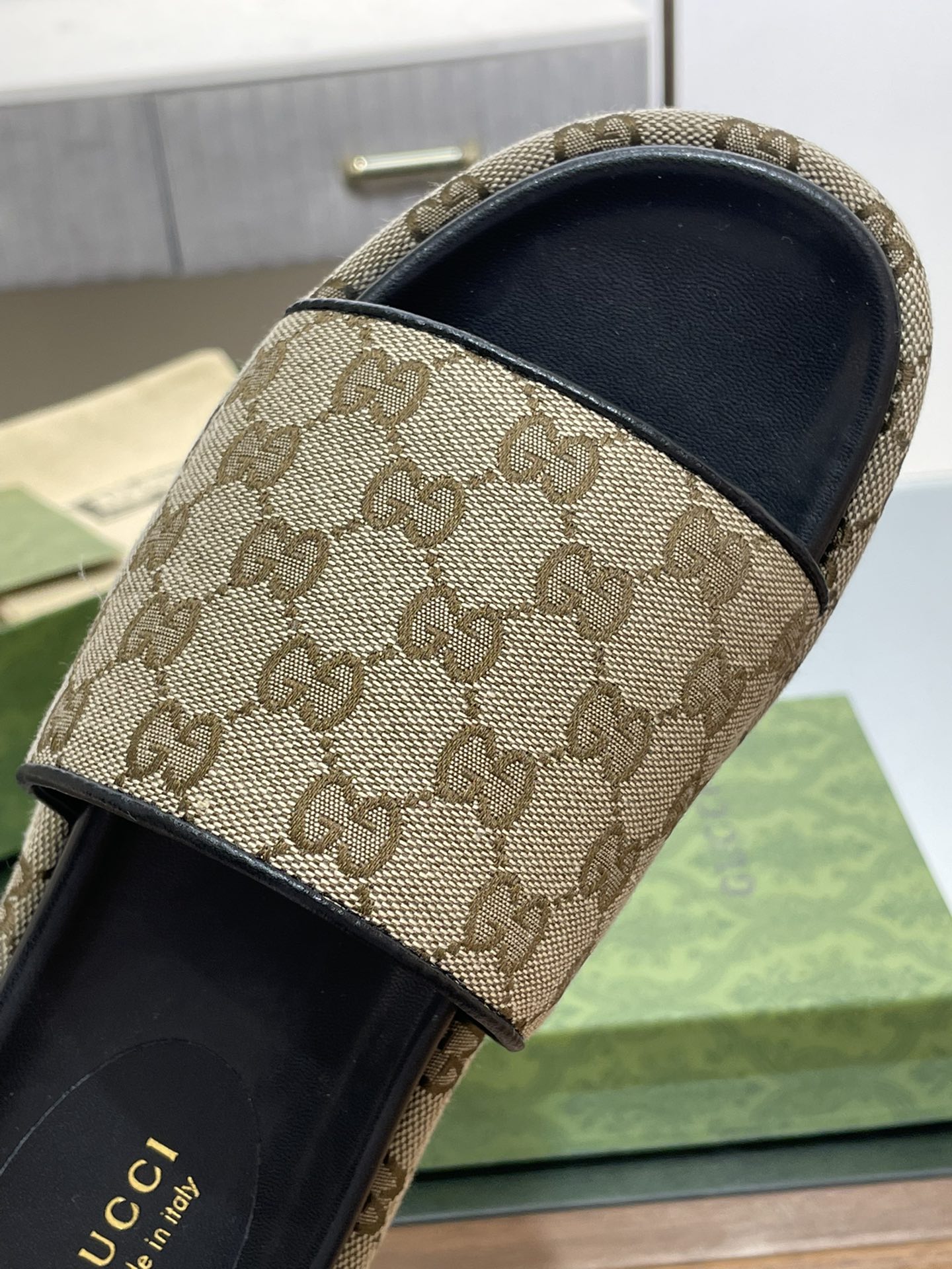 G*u*i slides(size35-43)