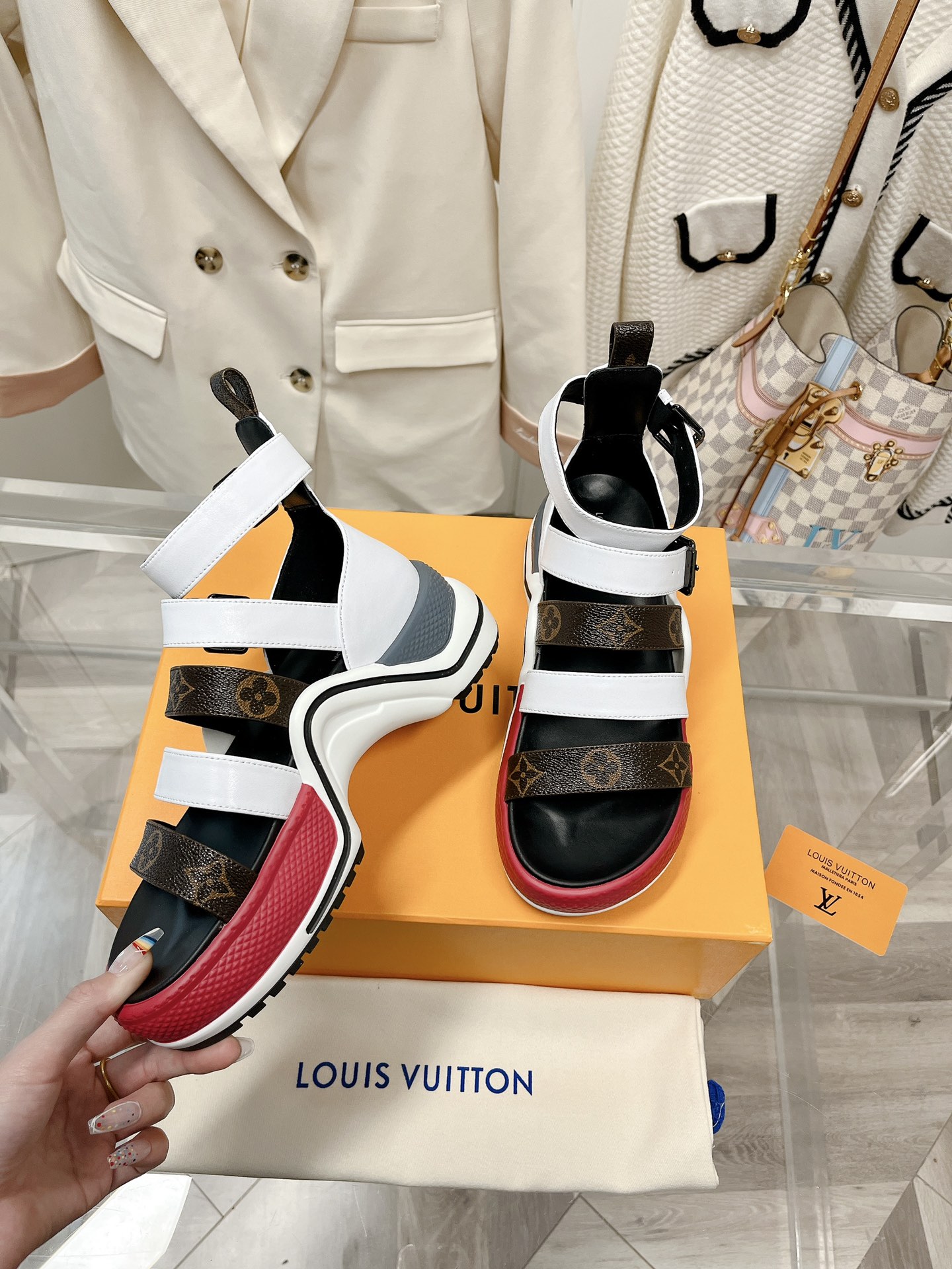 l**is V*t*n archlight heels(eu35-41)