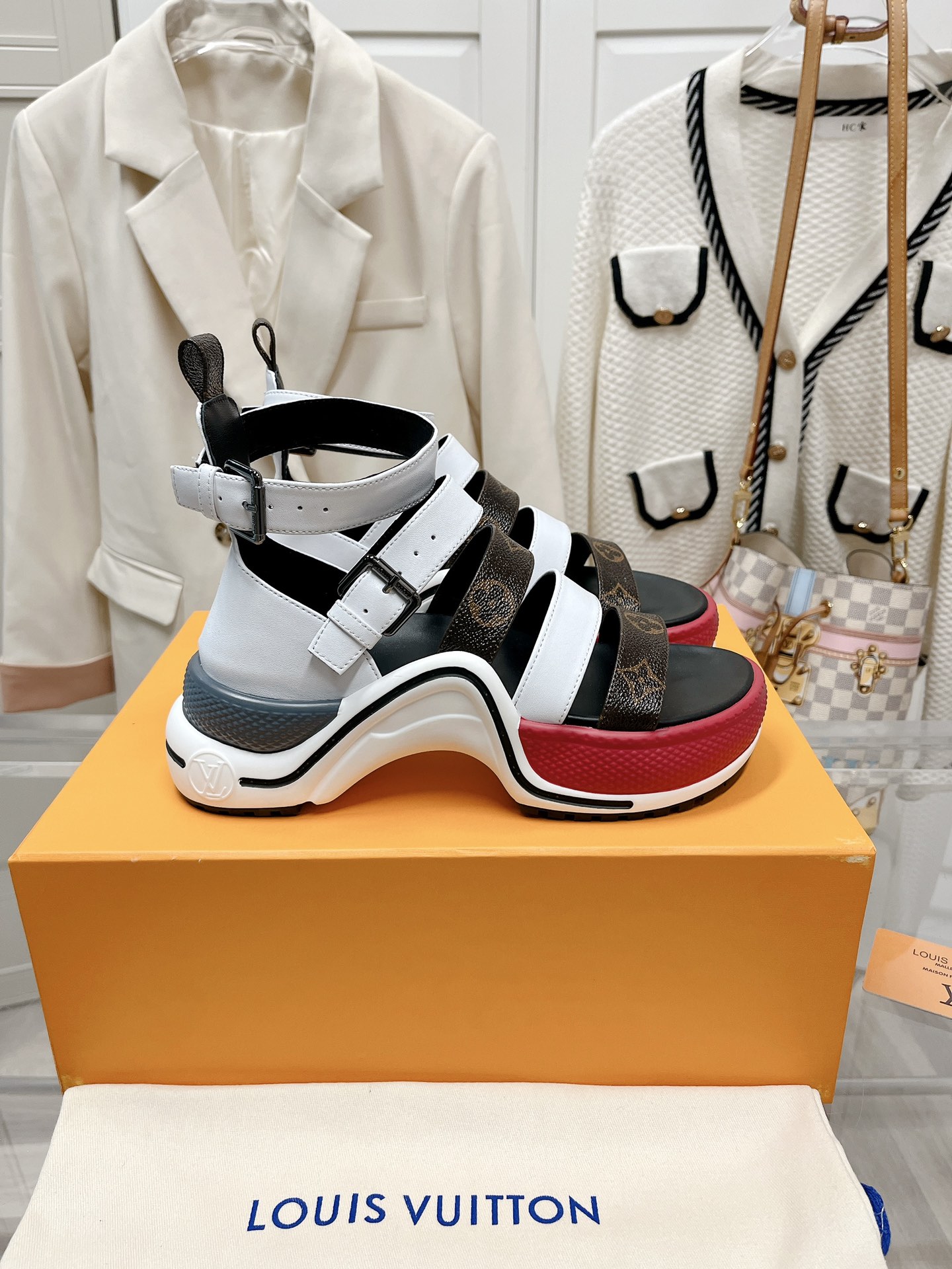 l**is V*t*n archlight heels(eu35-41)