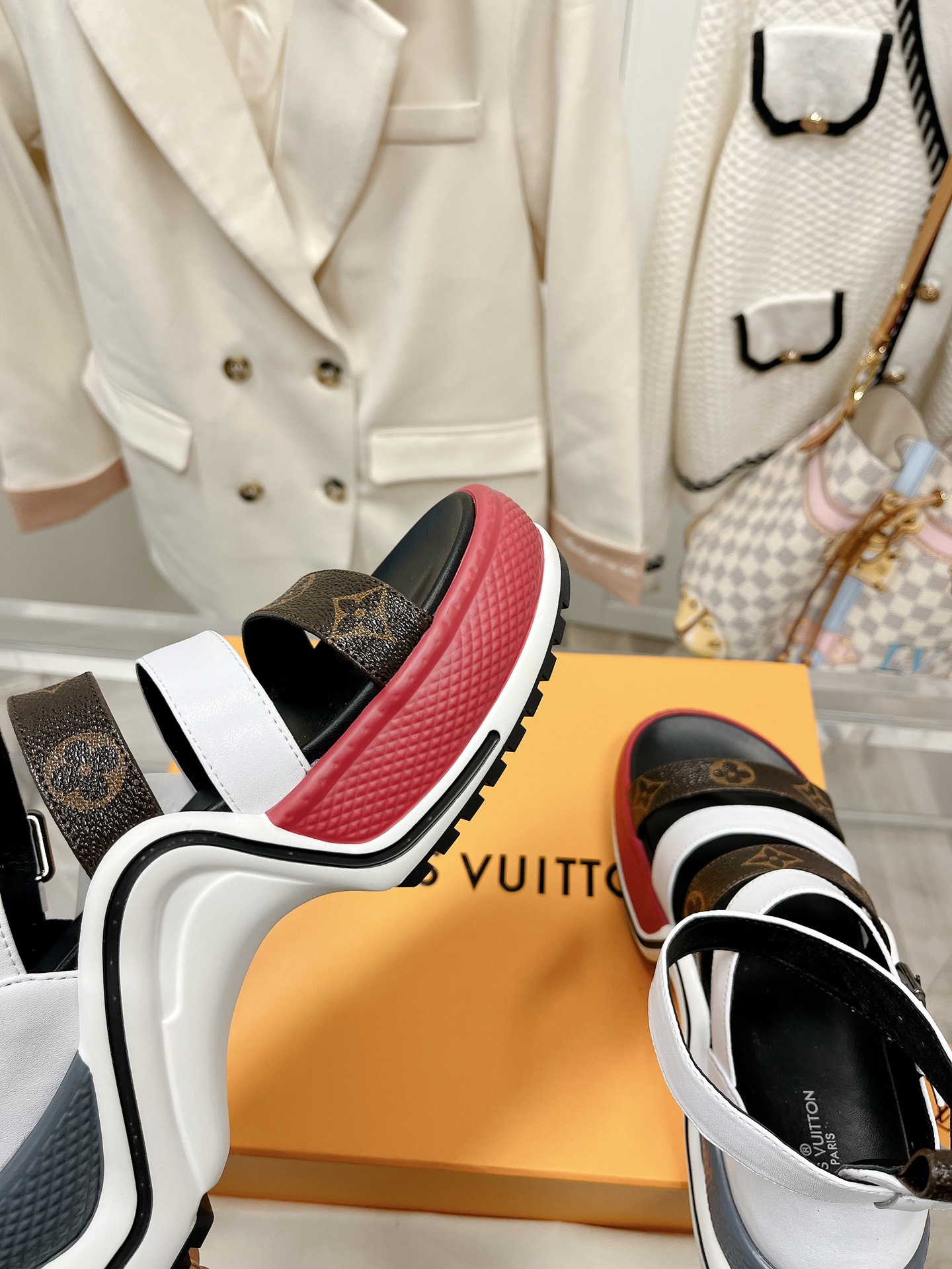 l**is V*t*n archlight heels(eu35-41)