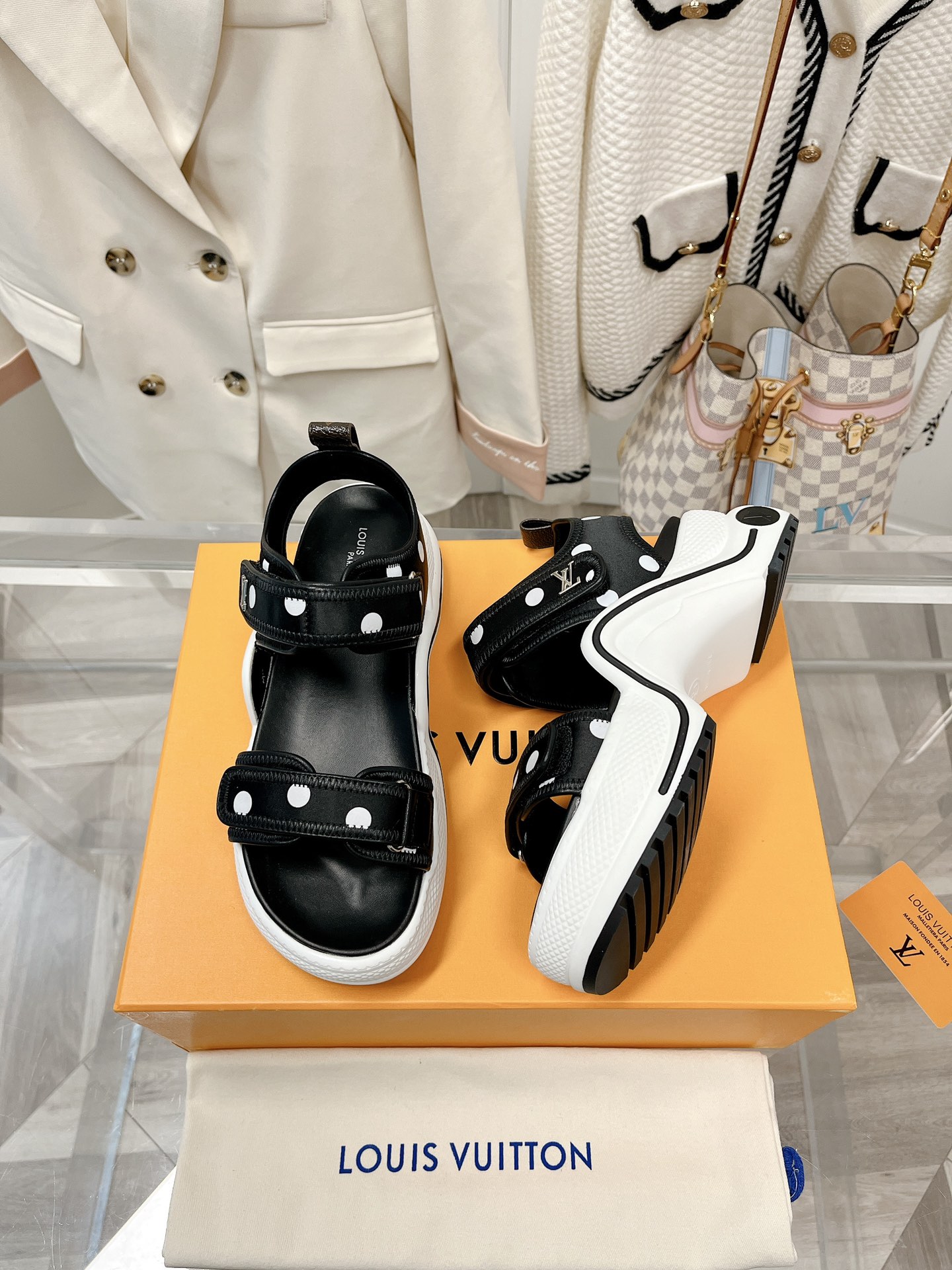 l**is V*t*n archlight heels(eu35-41)