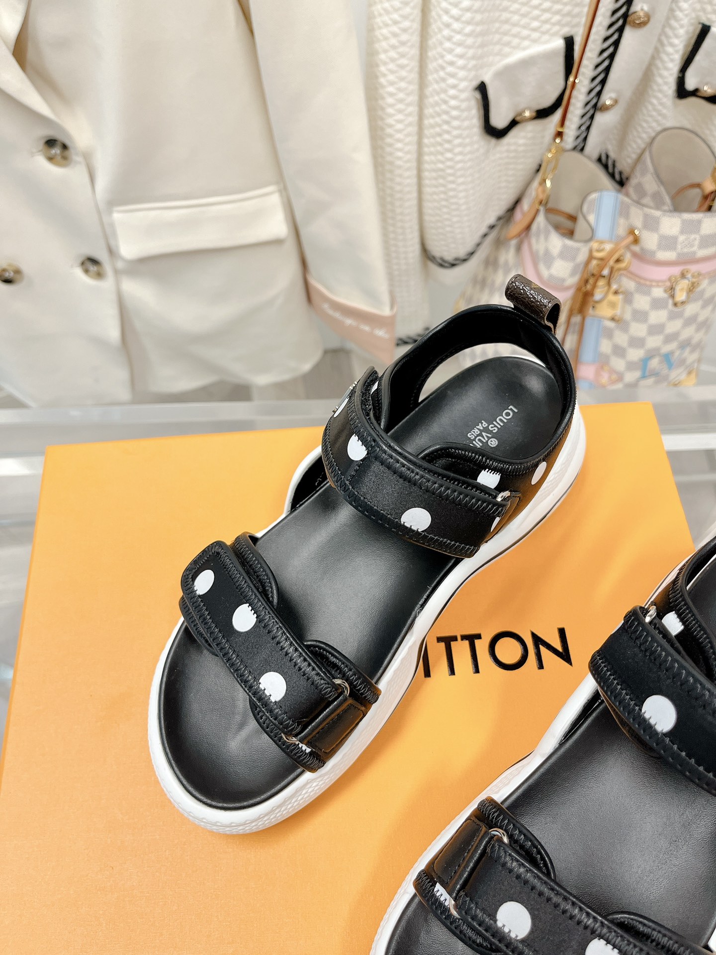 l**is V*t*n archlight heels(eu35-41)