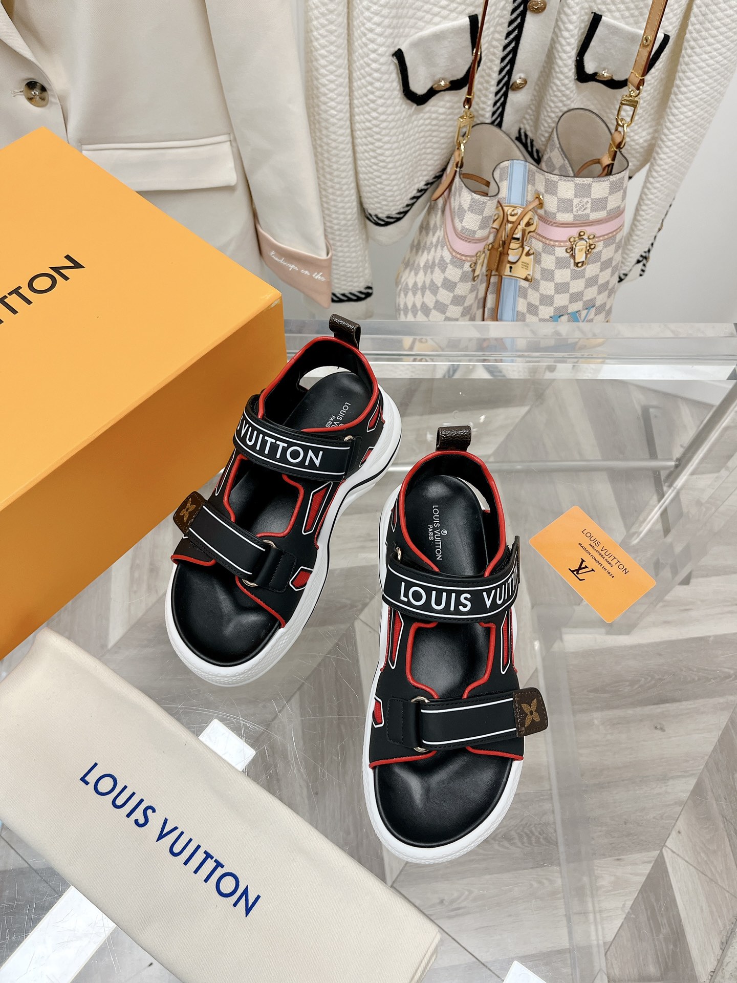 l**is V*t*n archlight heels(eu35-41)
